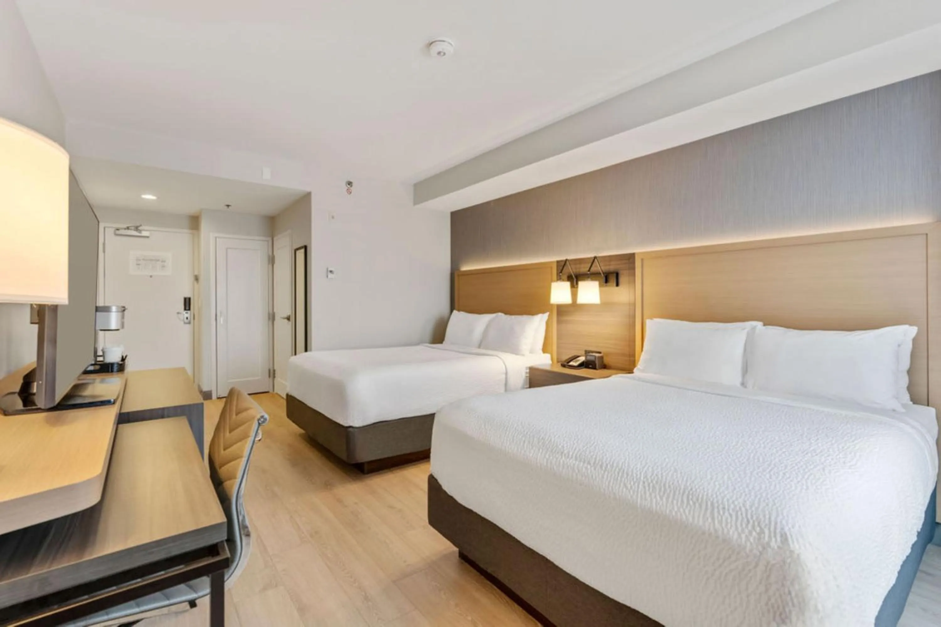 Photo of the whole room, Bed in Holiday Inn & Suites Ottawa Kanata by IHG