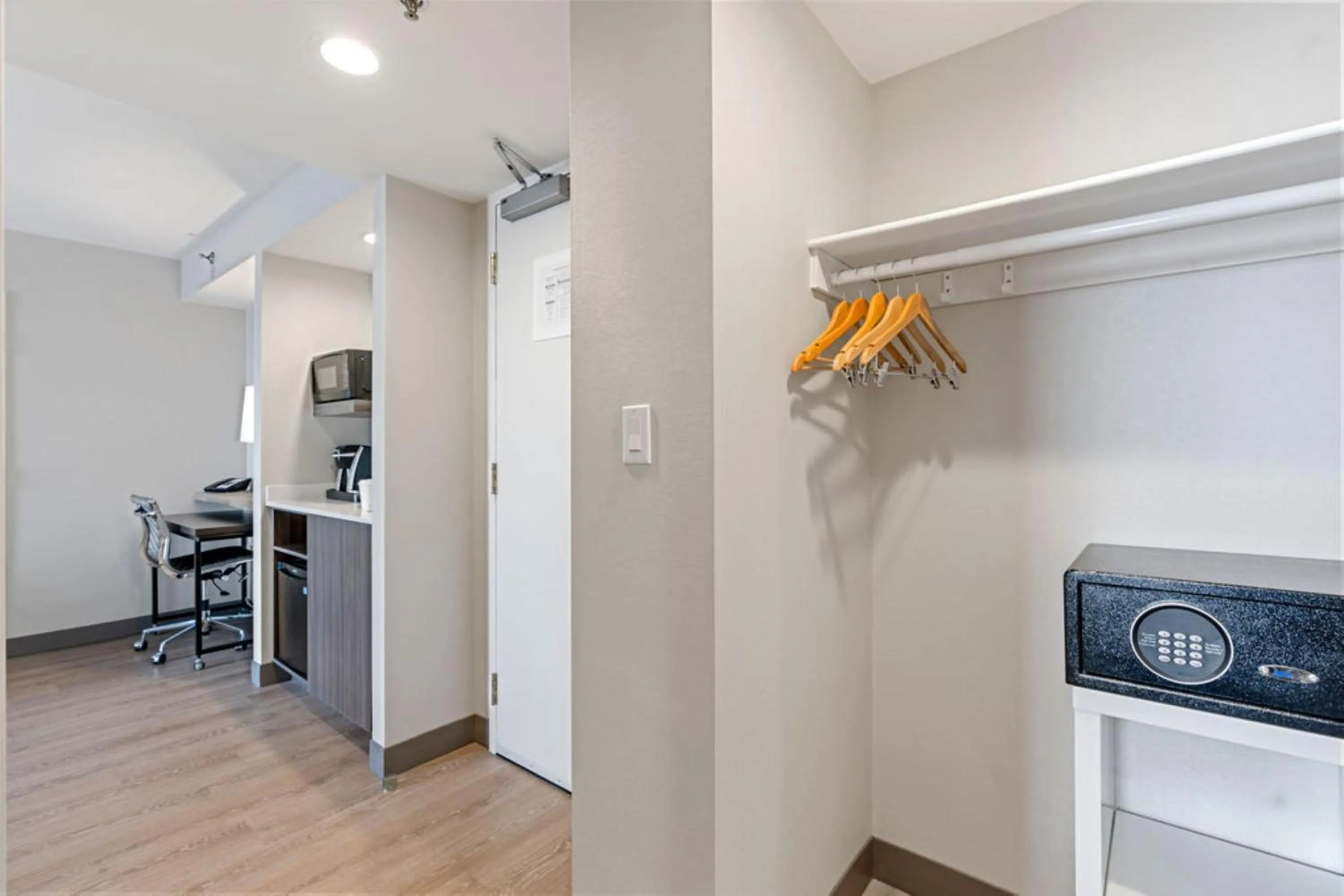 Photo of the whole room in Holiday Inn & Suites Ottawa Kanata by IHG