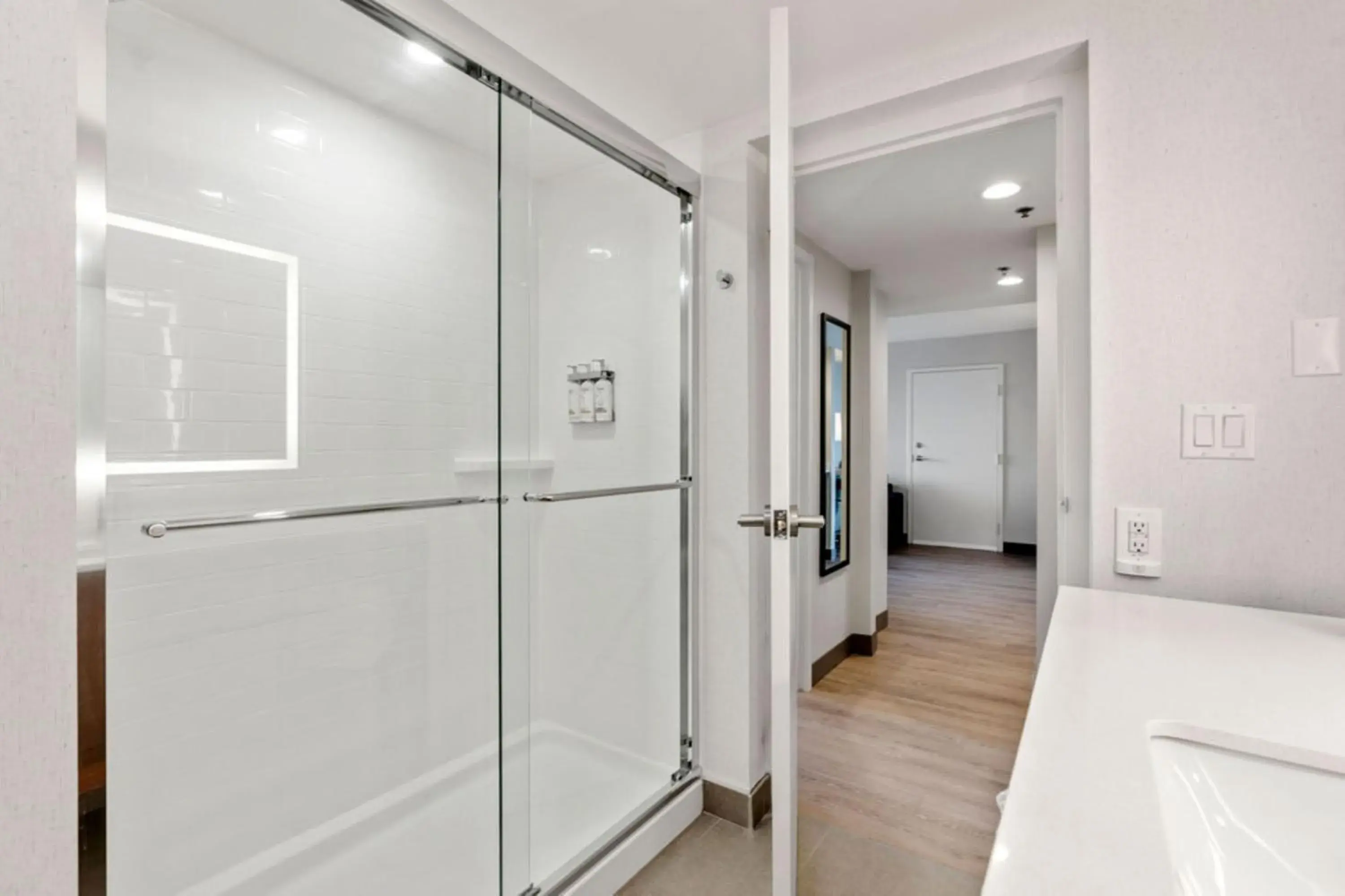 Photo of the whole room, Bed in Holiday Inn & Suites Ottawa Kanata by IHG Photo of the whole room, Bed in Holiday Inn & Suites Ottawa Kanata by IHG