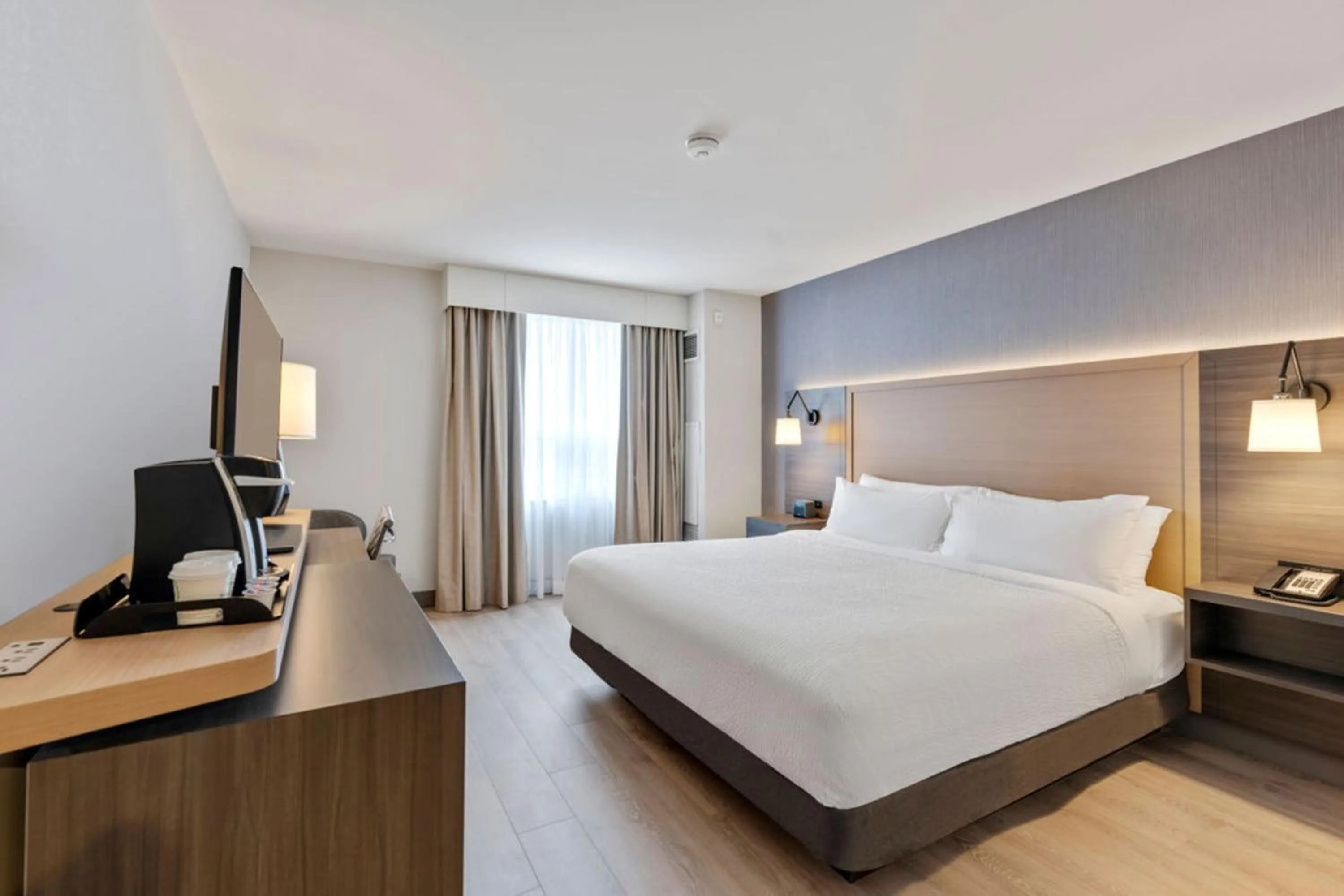 Photo of the whole room, Bed in Holiday Inn & Suites Ottawa Kanata by IHG