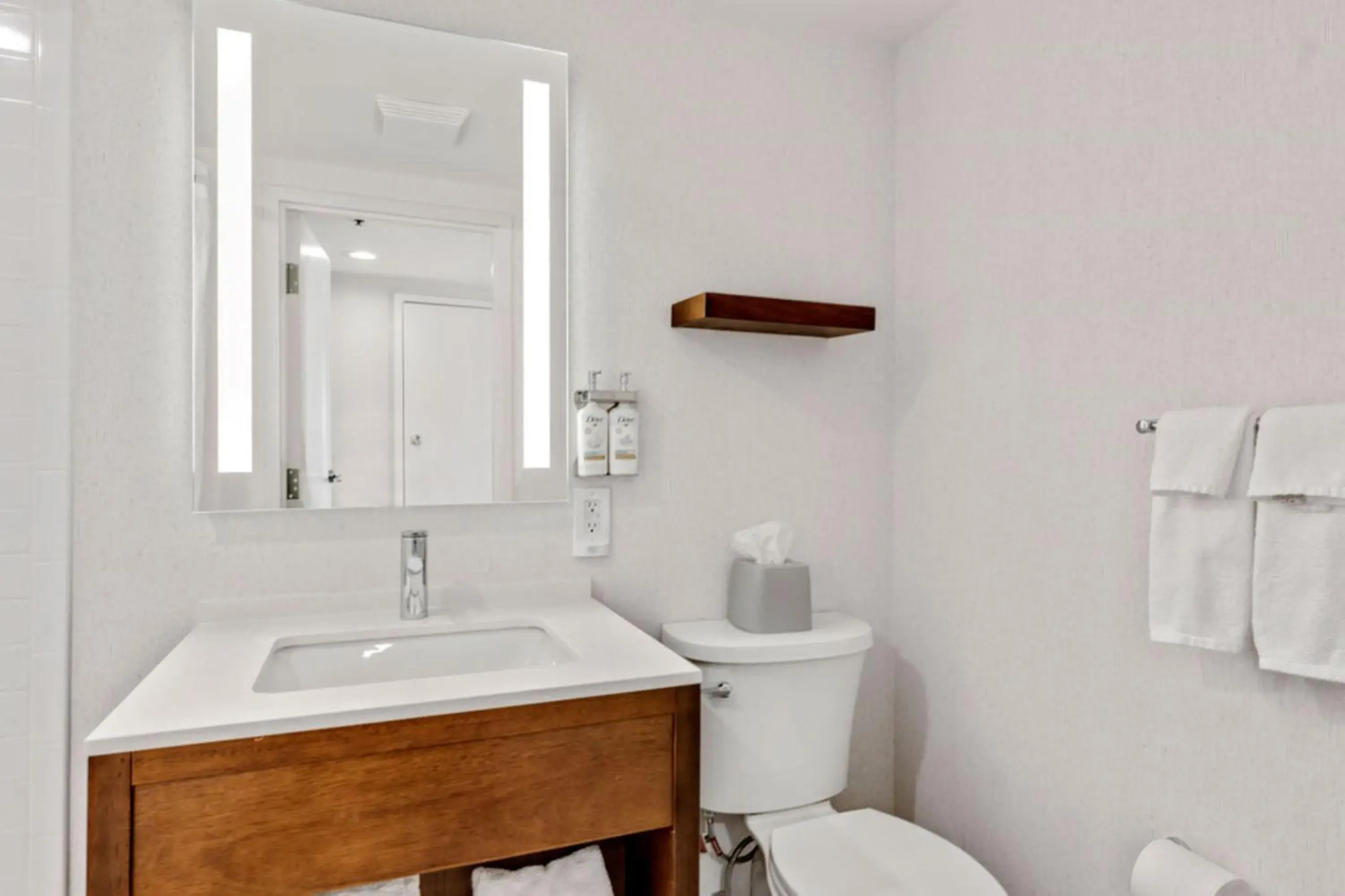 Photo of the whole room in Holiday Inn & Suites Ottawa Kanata by IHG Photo of the whole room in Holiday Inn & Suites Ottawa Kanata by IHG