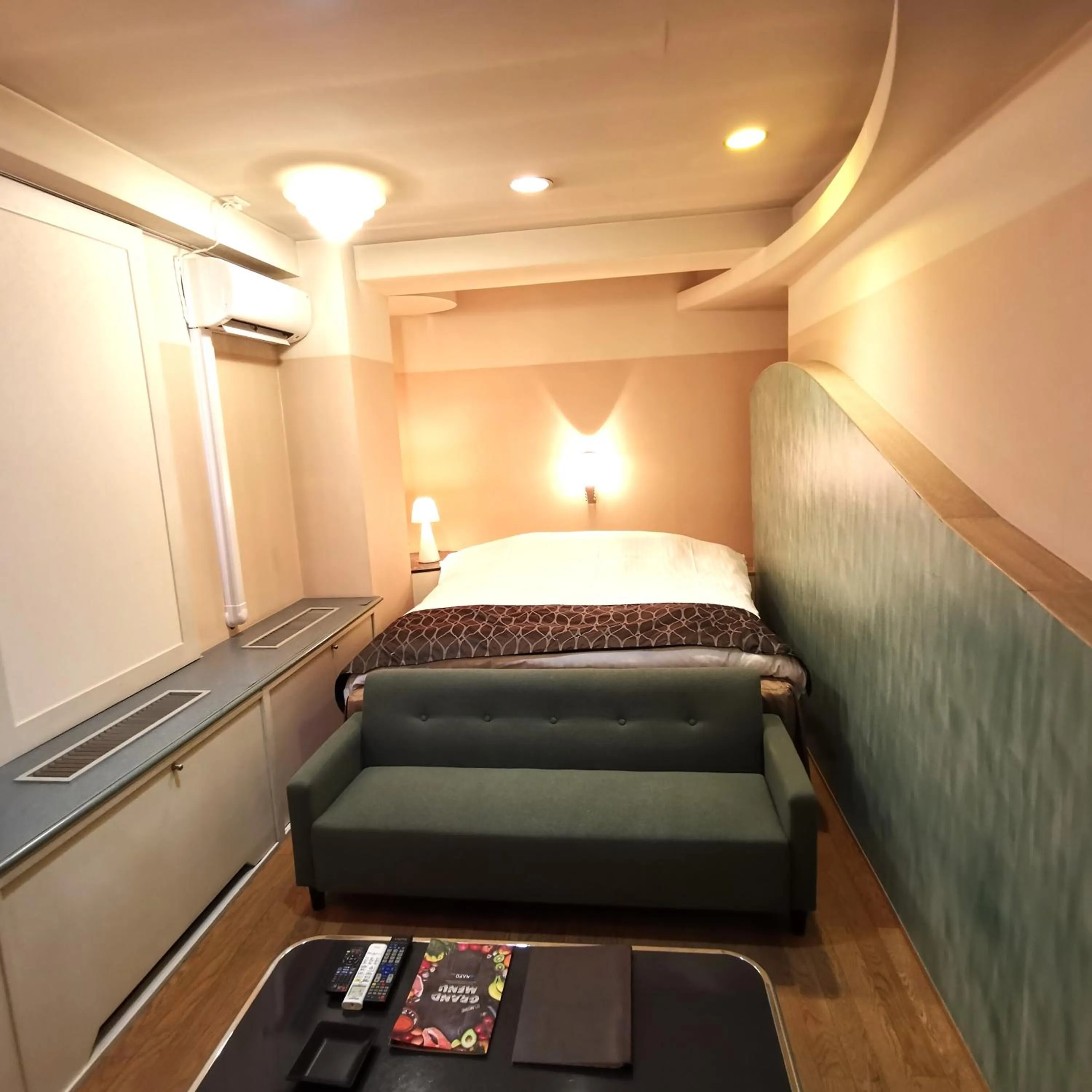 Bed in ホテル マリオン 鈴鹿