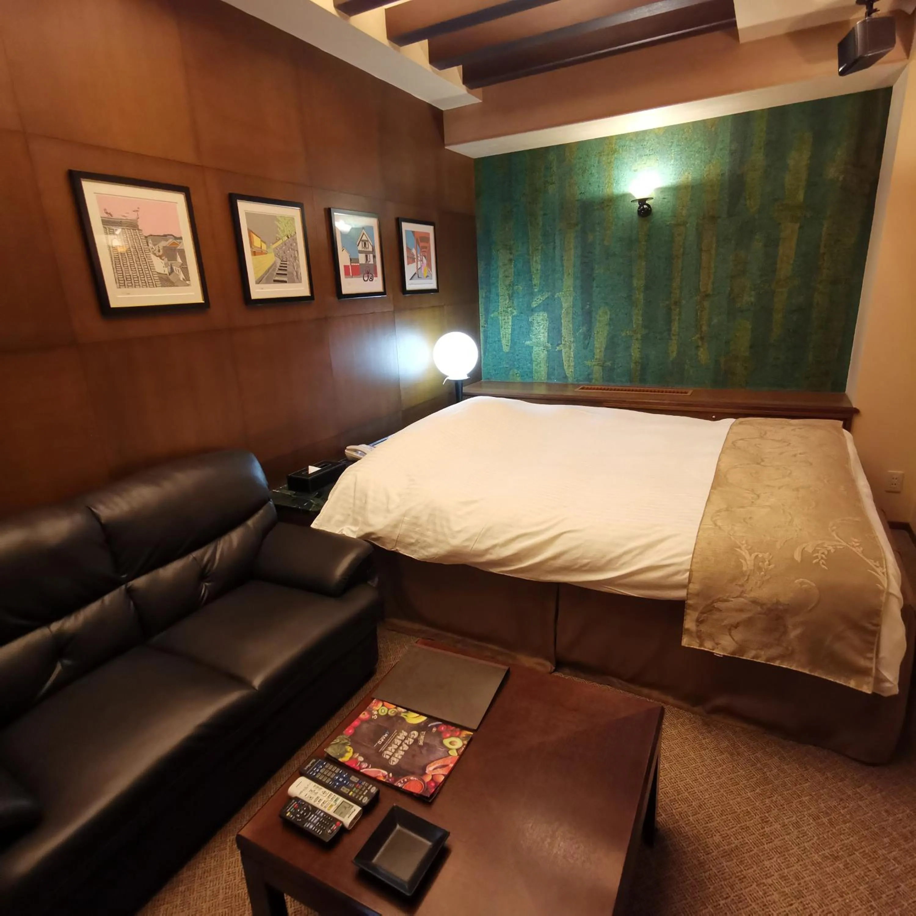 Bed in ホテル マリオン 鈴鹿