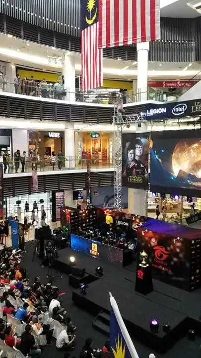 Shopping Area in Garden Apartment at Zenith