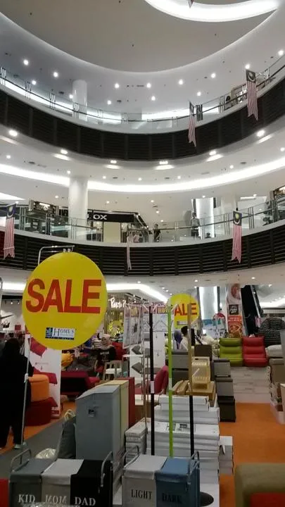 Shopping Area in Garden Apartment at Zenith