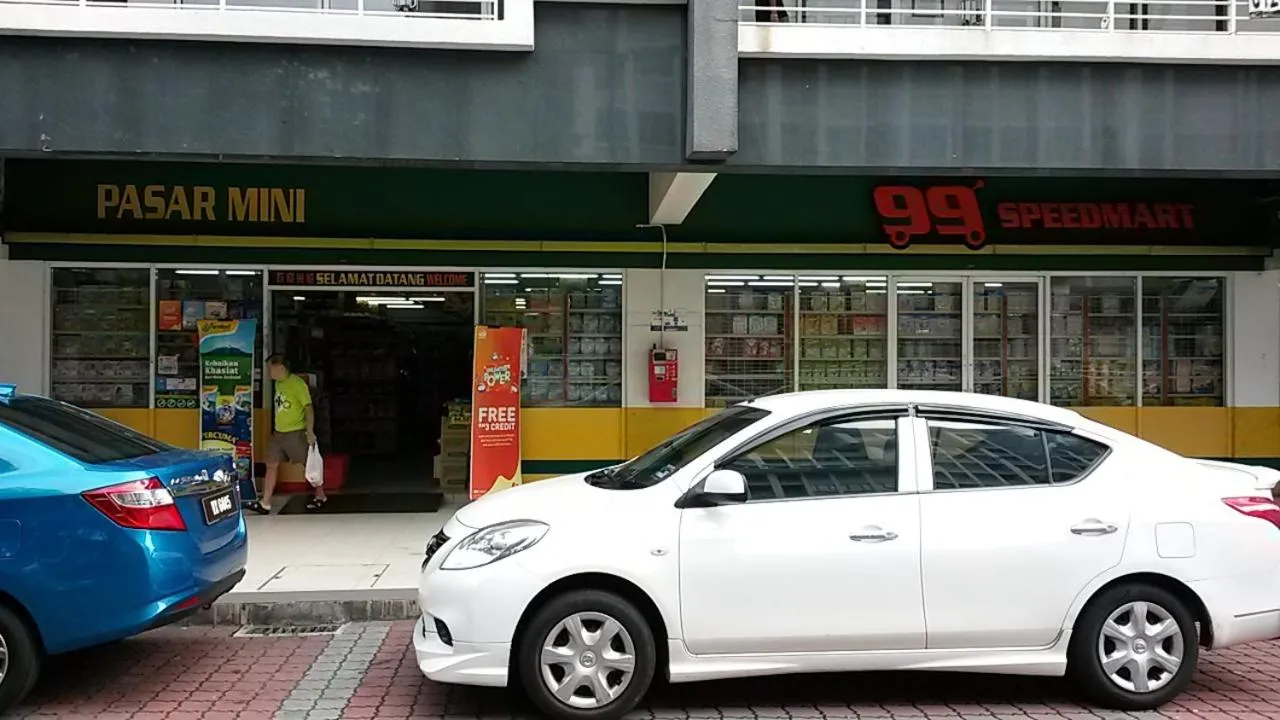 Supermarket/grocery shop in Garden Apartment at Zenith