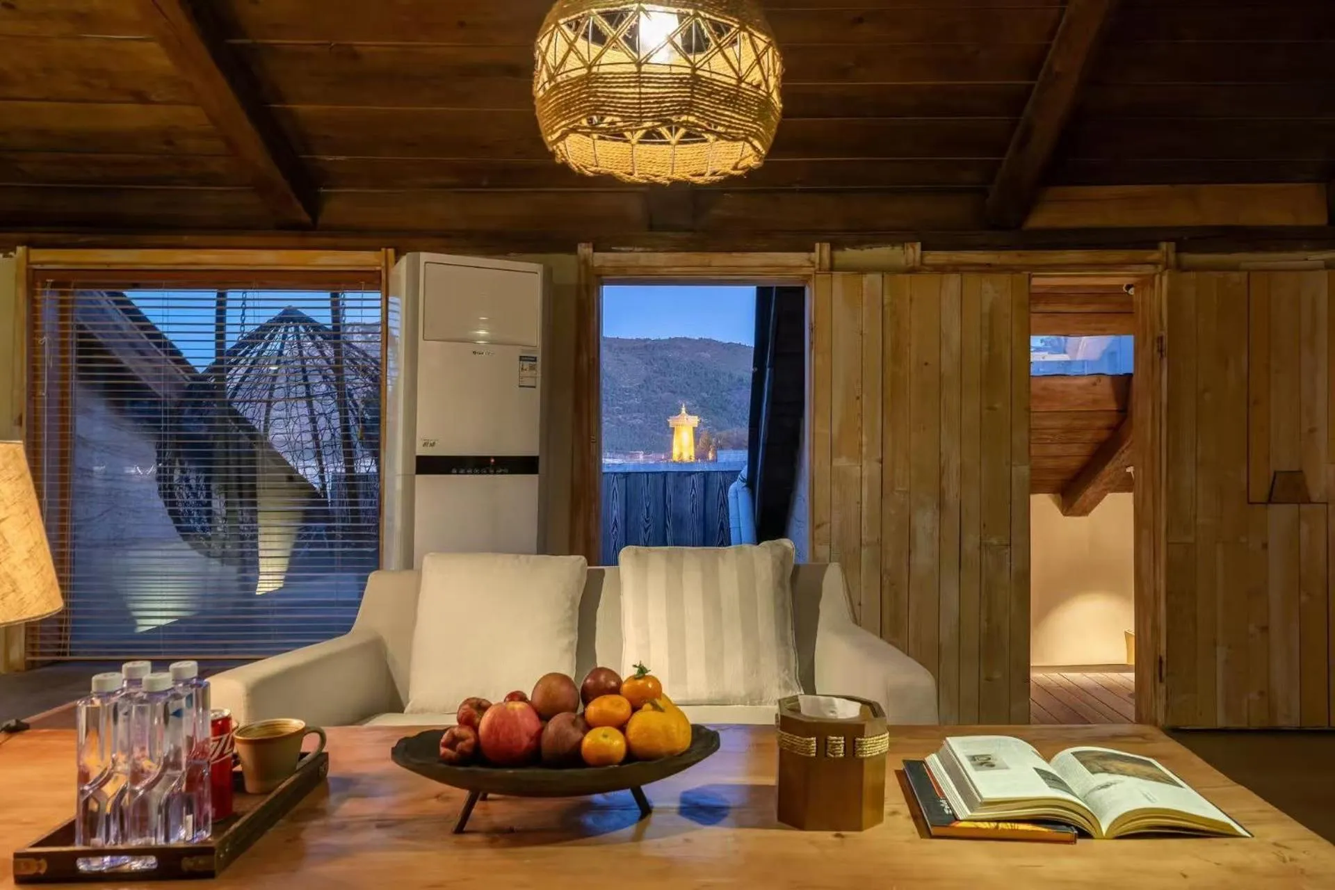 Shangri-La Karesansui Hotel