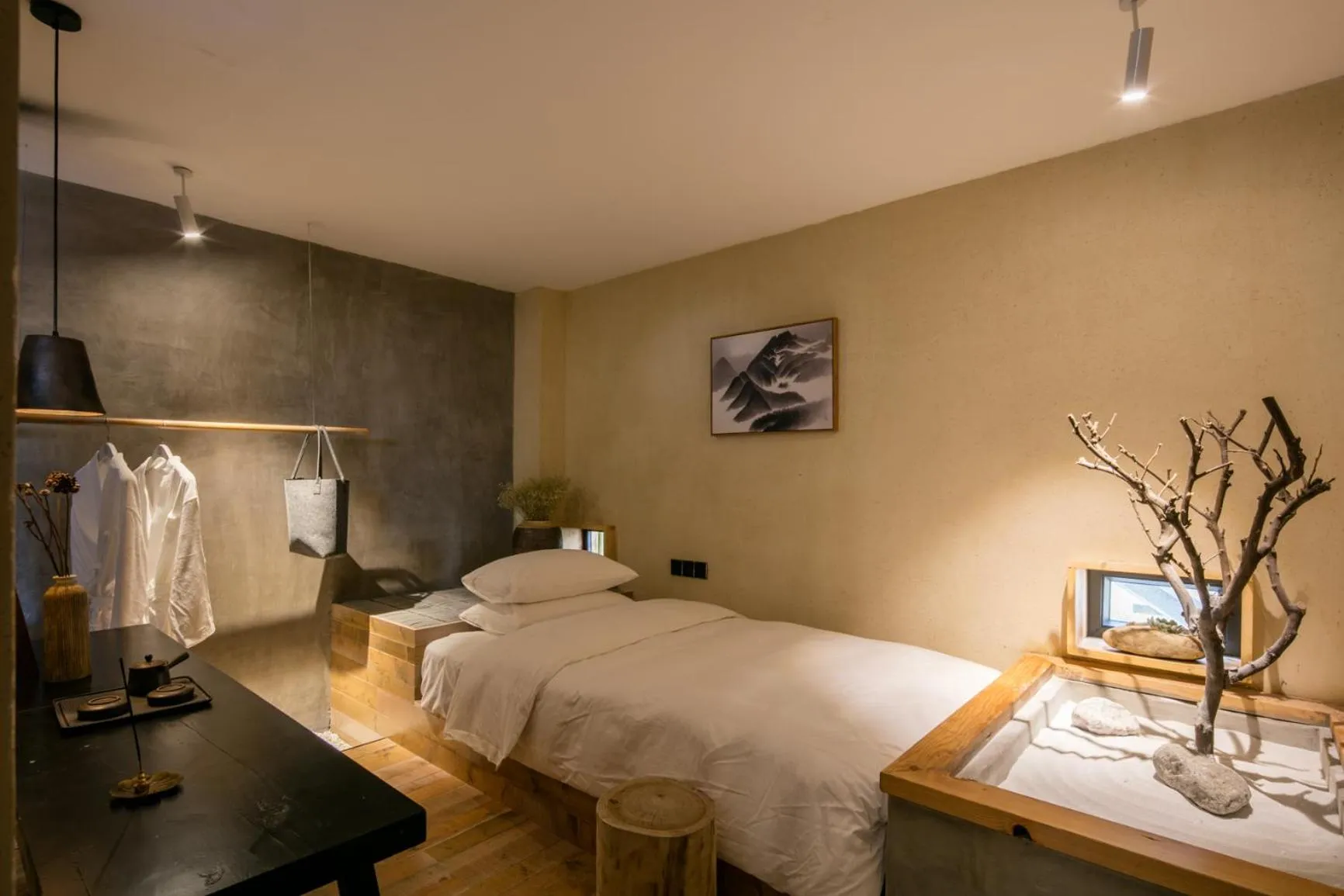 Bed in Shangri-La Karesansui Hotel