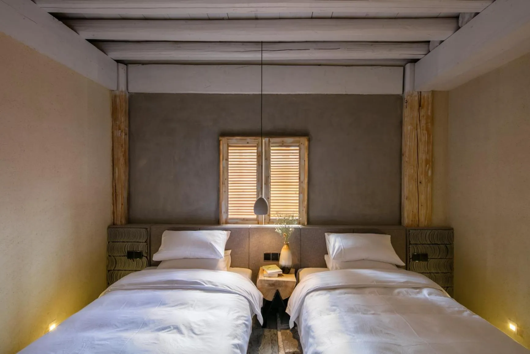 Bed in Shangri-La Karesansui Hotel