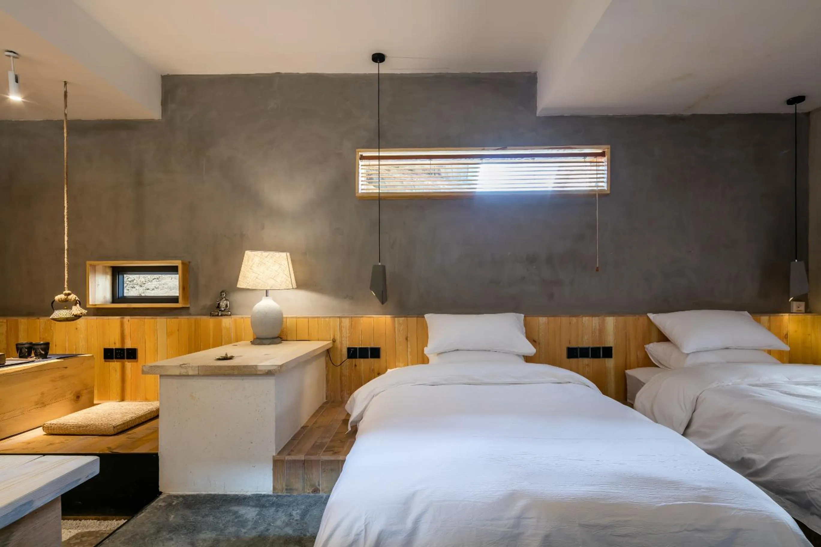 Bed in Shangri-La Karesansui Hotel