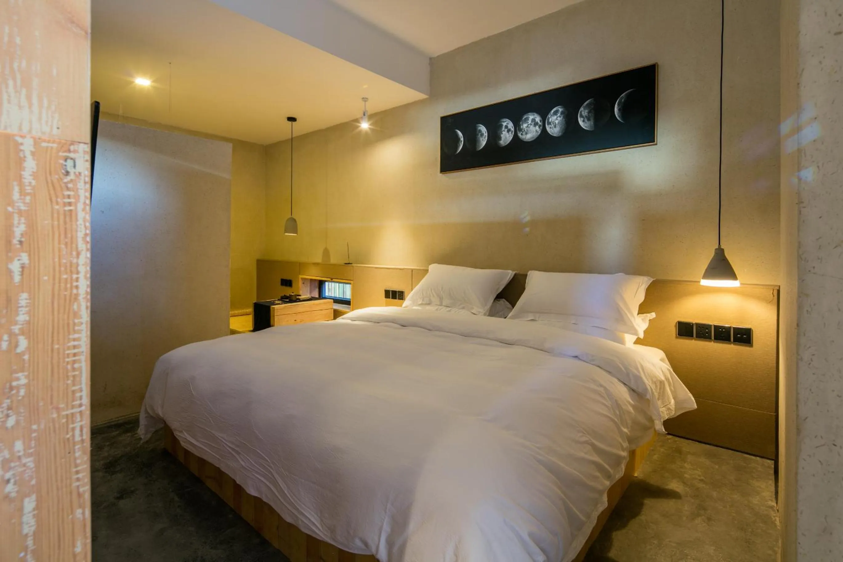 Bed in Shangri-La Karesansui Hotel