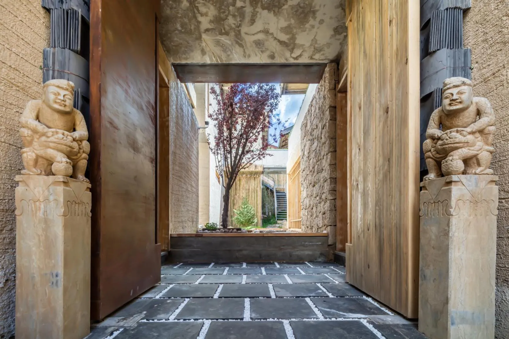 Shangri-La Karesansui Hotel