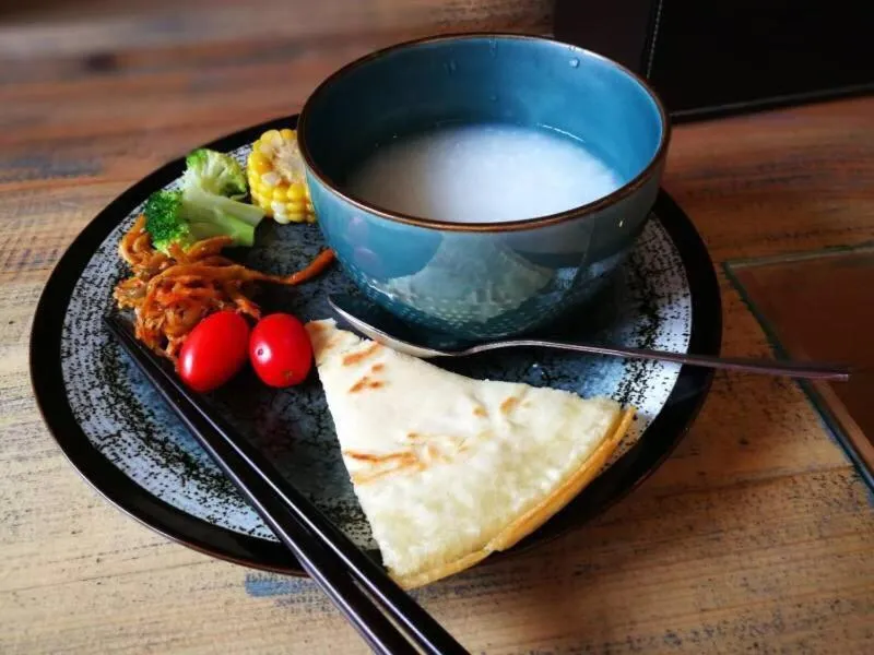 Breakfast in Shangri-La Karesansui Hotel