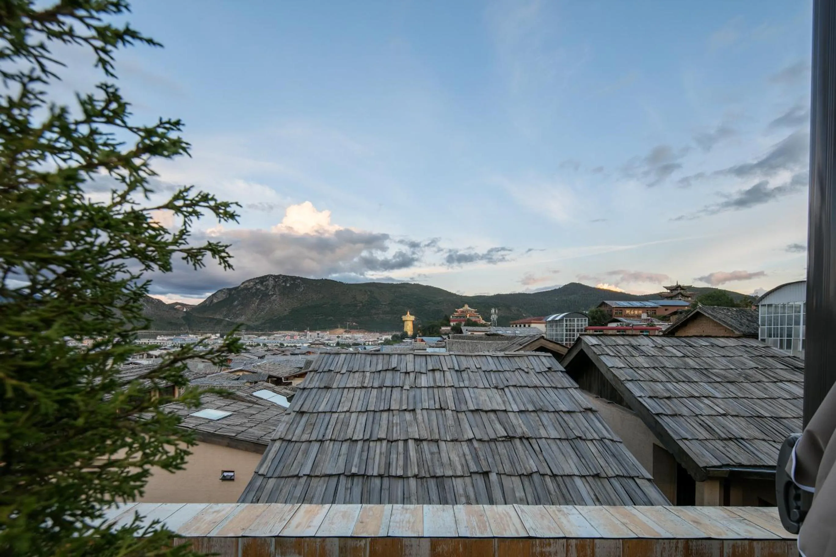 Shangri-La Karesansui Hotel