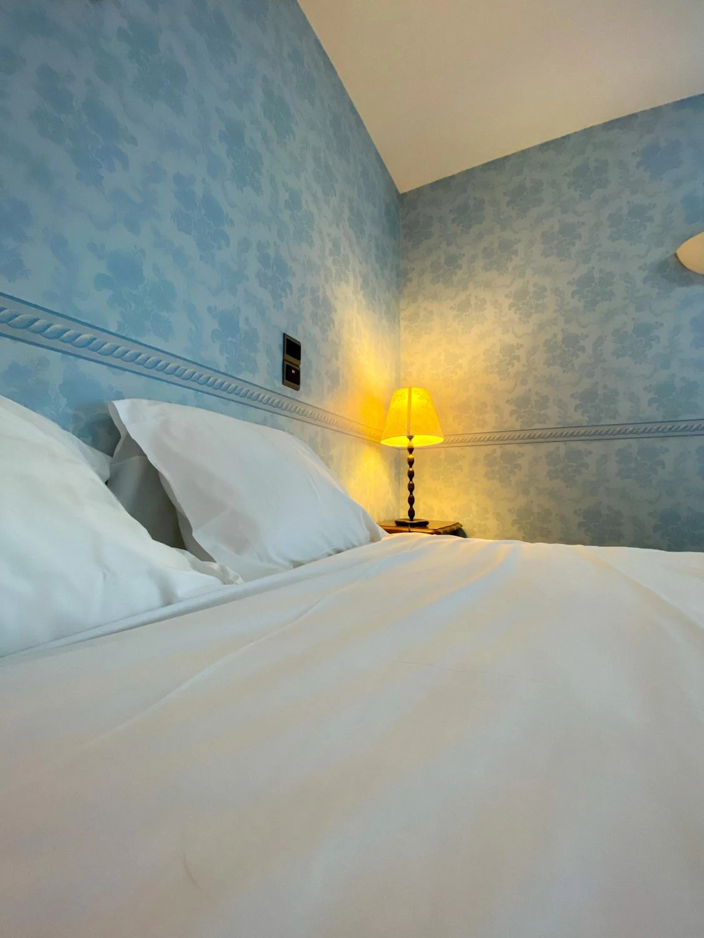 Bedroom, Bed in Hostellerie Du Chateau