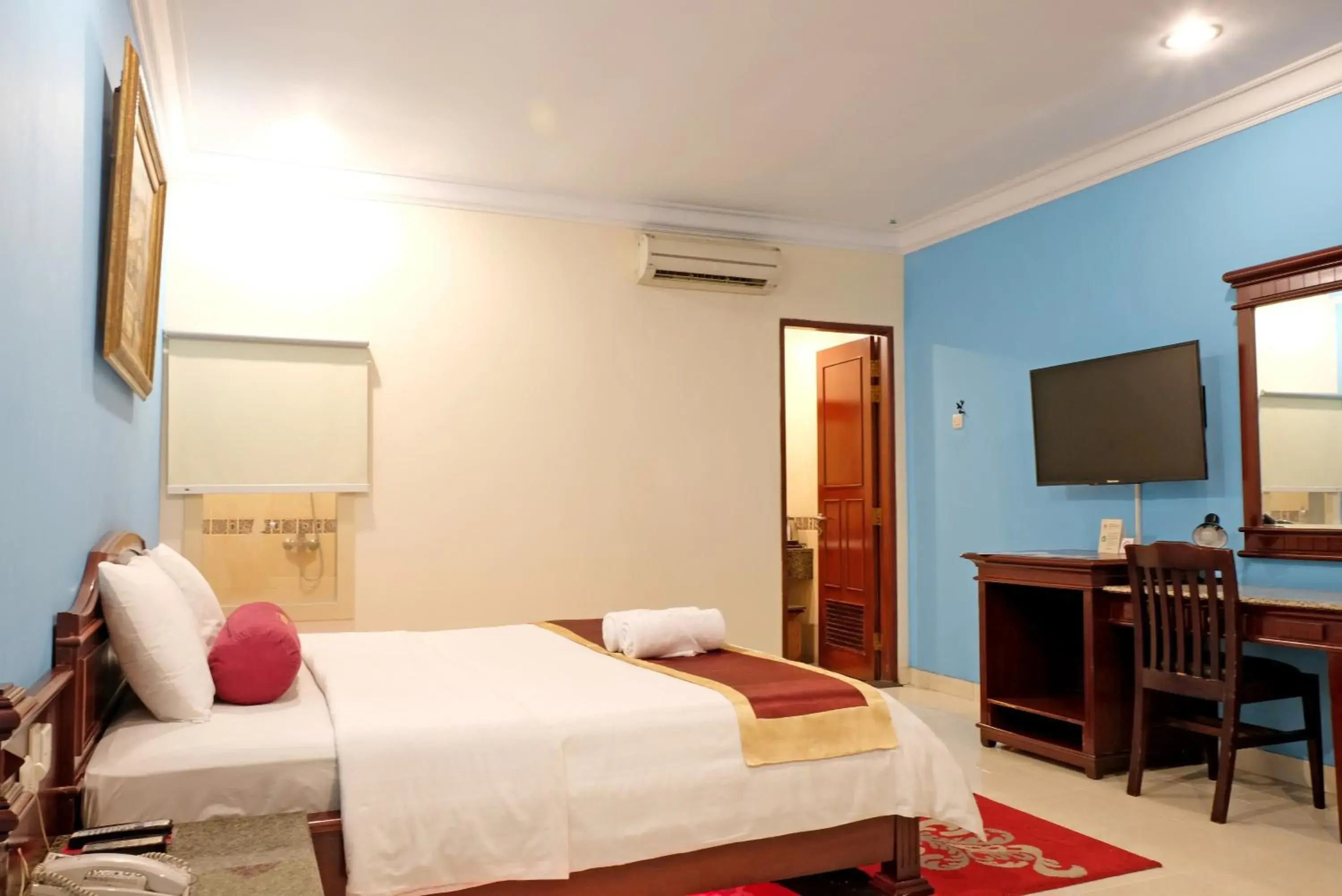Bedroom, Bed in BI Executive Hotel
