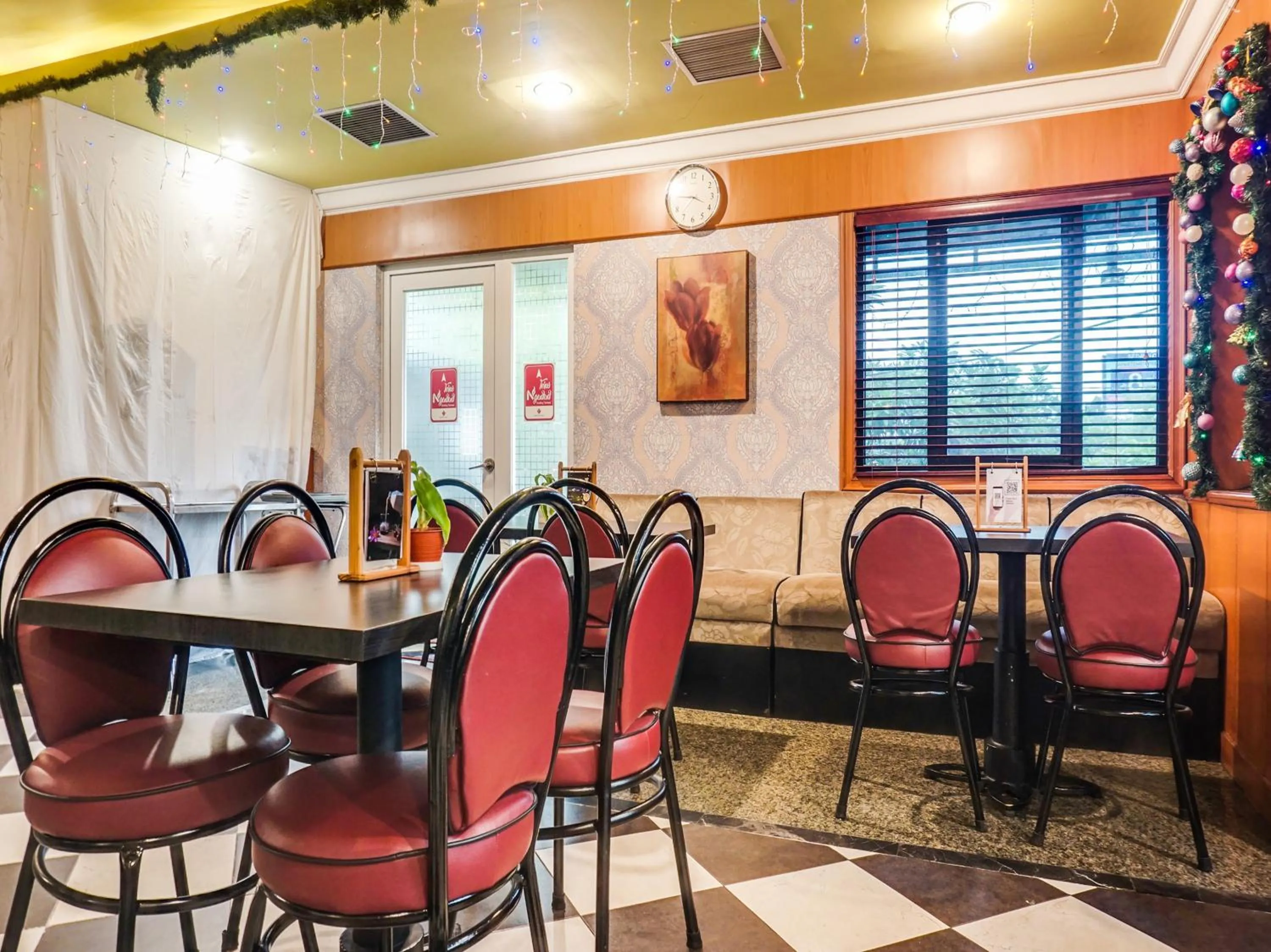 Restaurant/places to eat in BI Executive Hotel