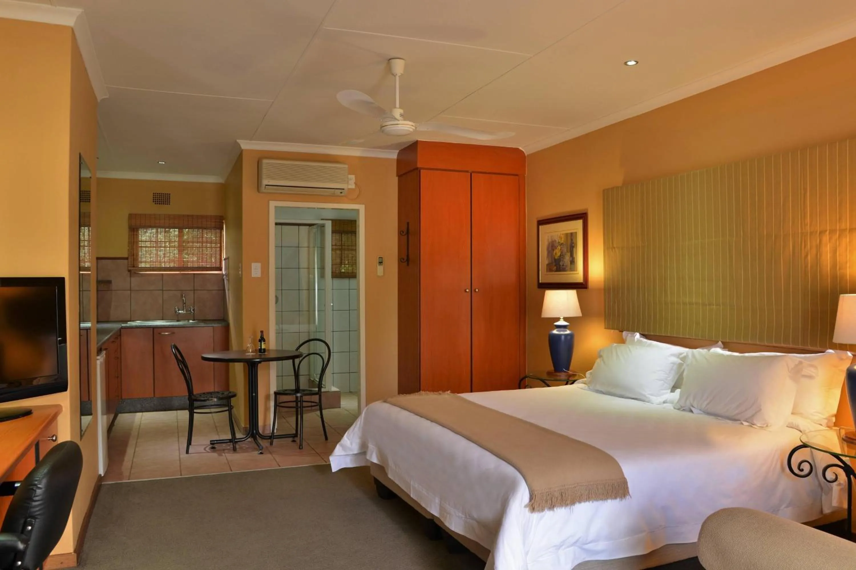 Photo of the whole room, Bed in Protea Hotel by Marriott Polokwane Ranch Resort