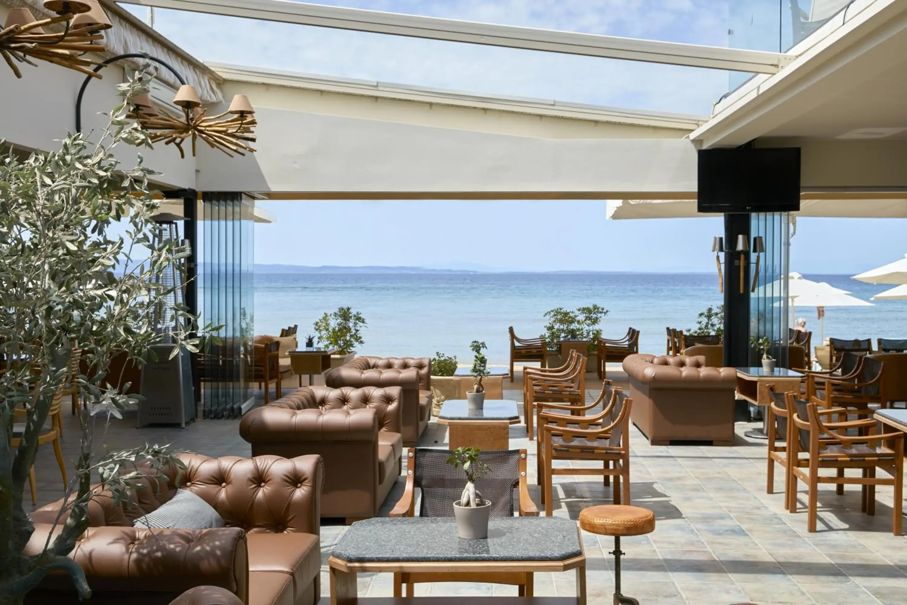Lounge or bar in Anthemus Sea Beach Hotel and Spa Lounge or bar in Anthemus Sea Beach Hotel and Spa