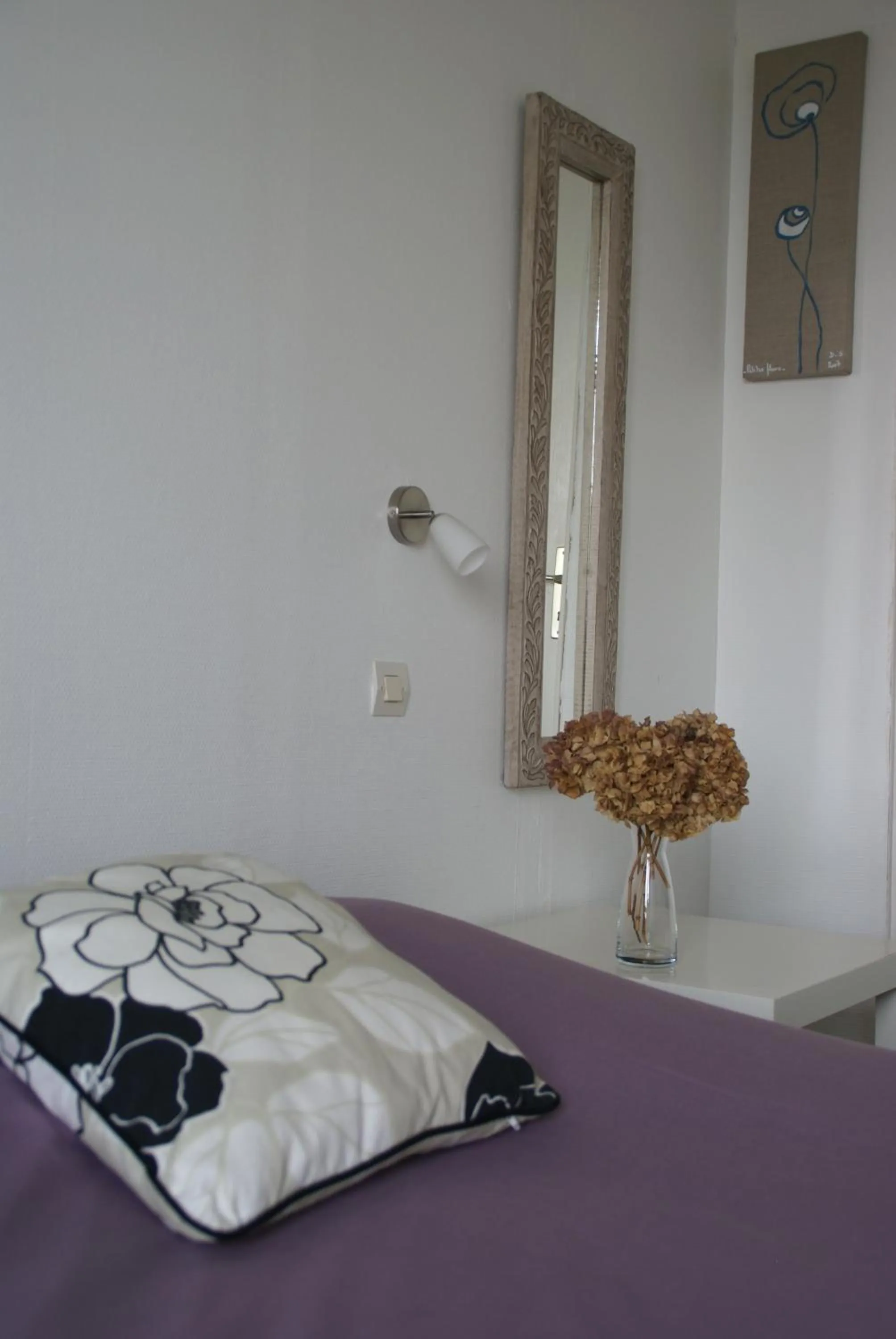 Photo of the whole room, Bed in Hôtel Des Deux Mers