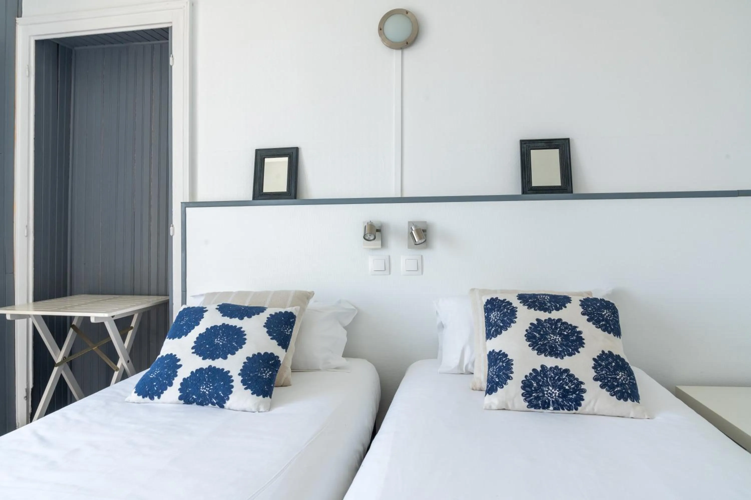 Bed in Hôtel Des Deux Mers