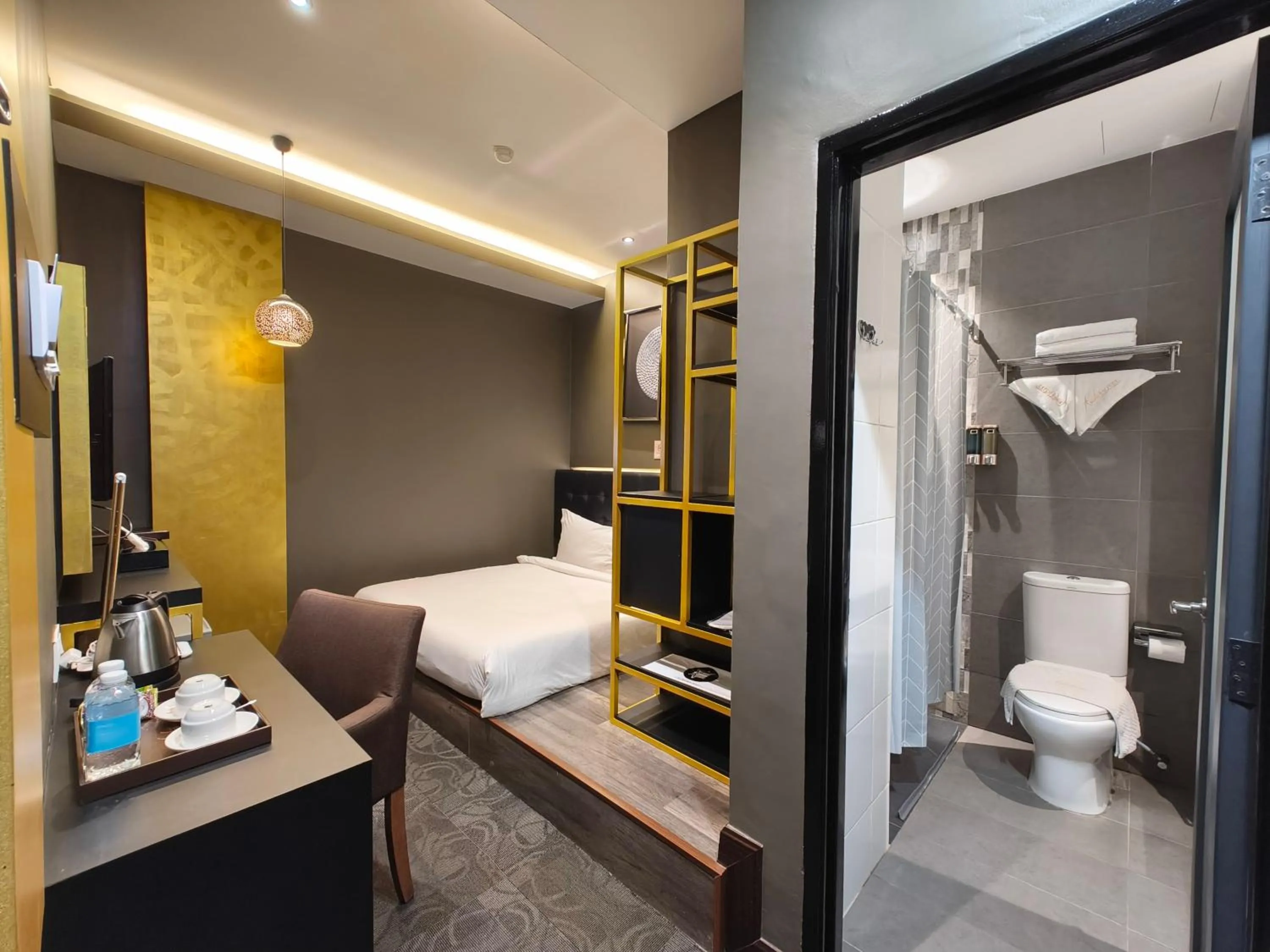 Shower, Bed in Asiatic Hotel