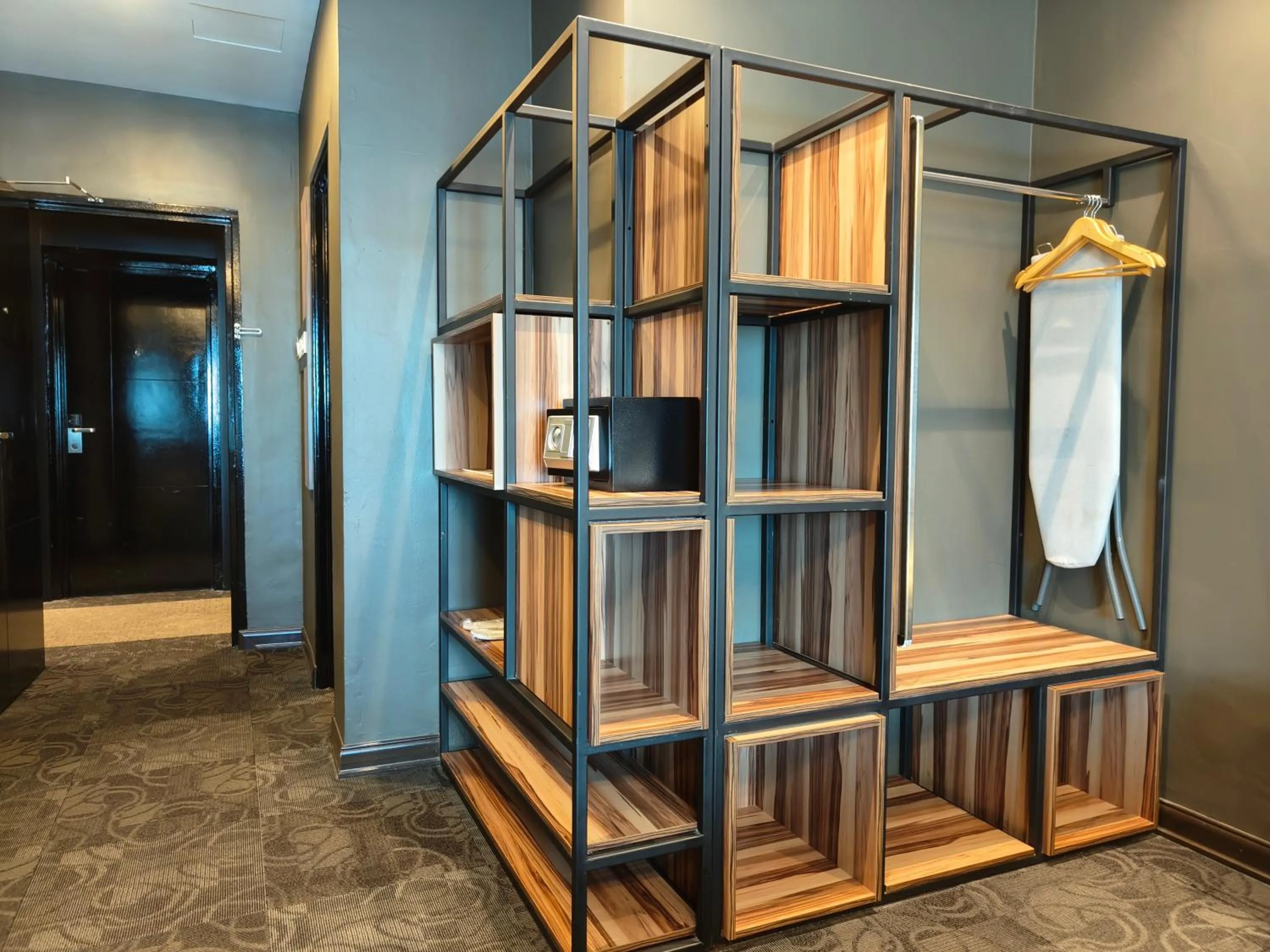 flat iron in Asiatic Hotel