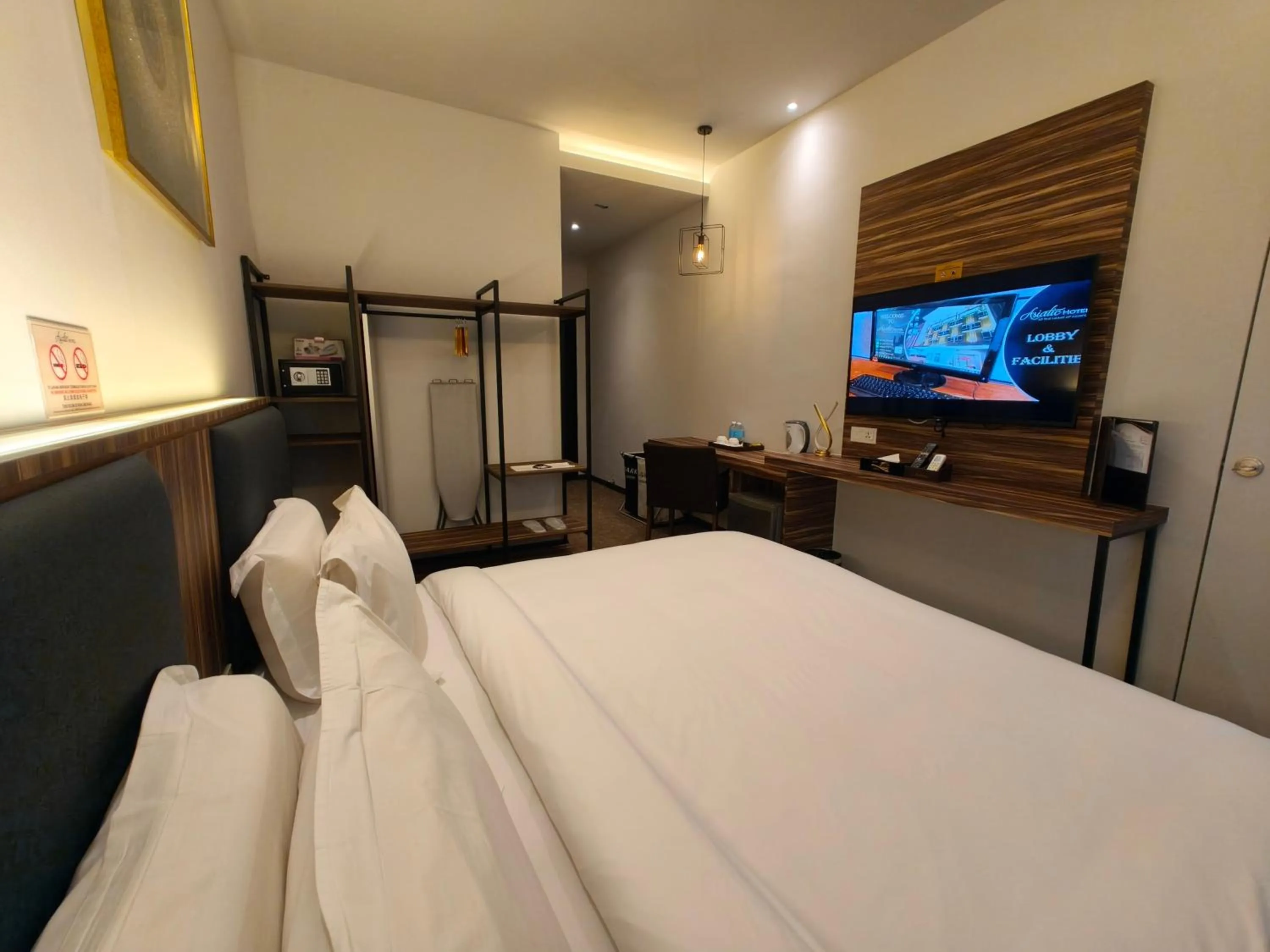 Bed in Asiatic Hotel