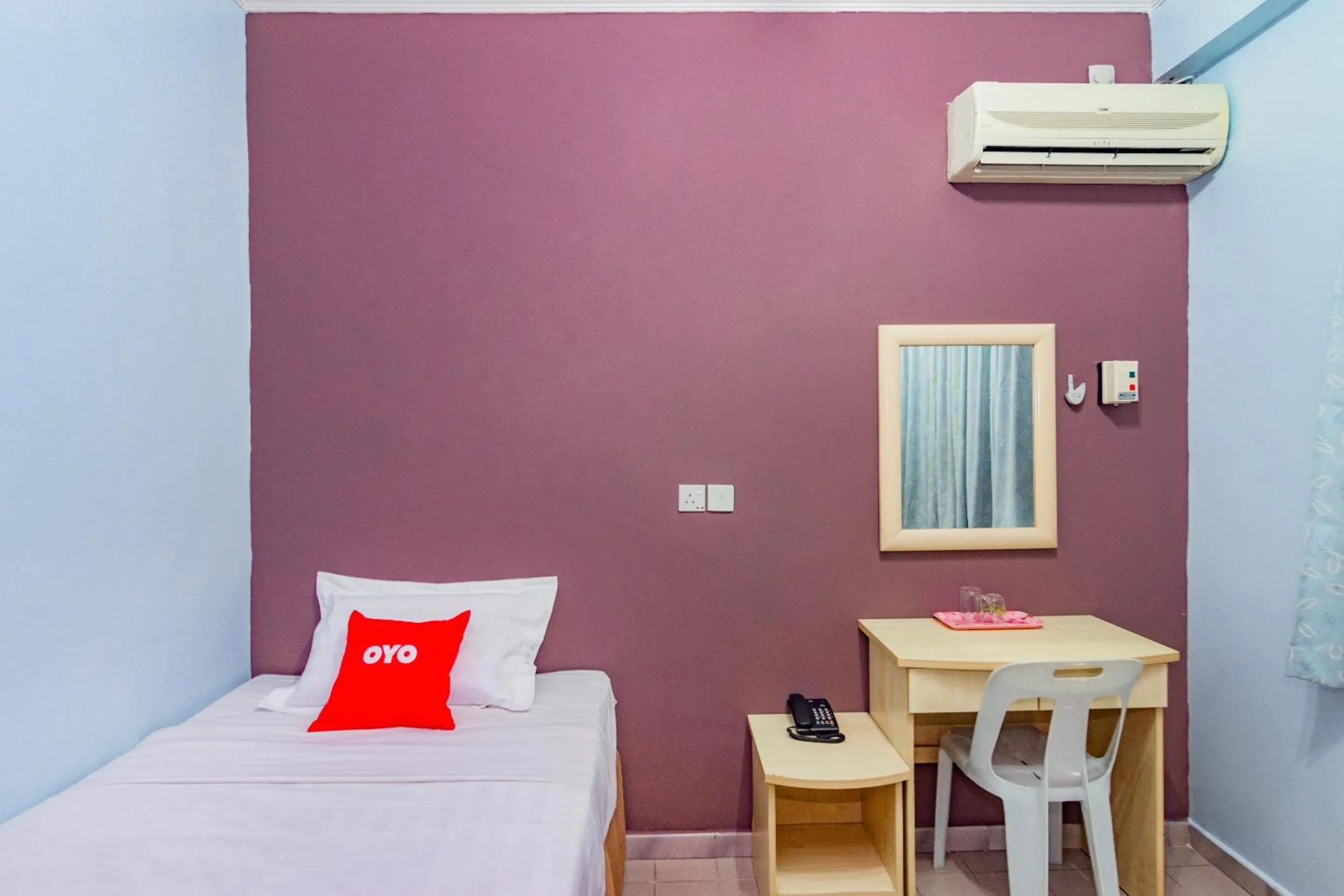 Bedroom, Bed in Hotel O New Sabah