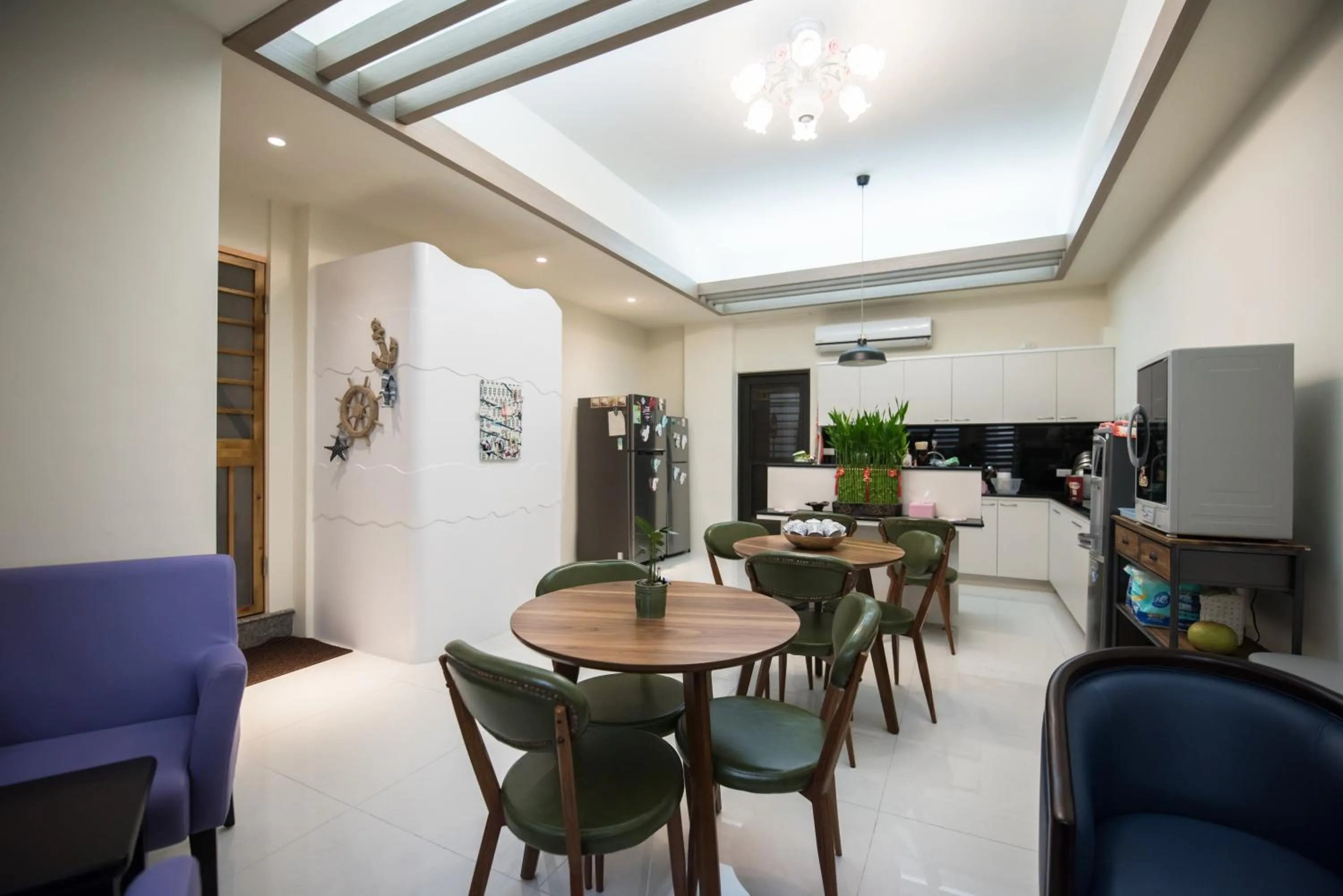 Communal kitchen in Catt Leya B&B Hotel