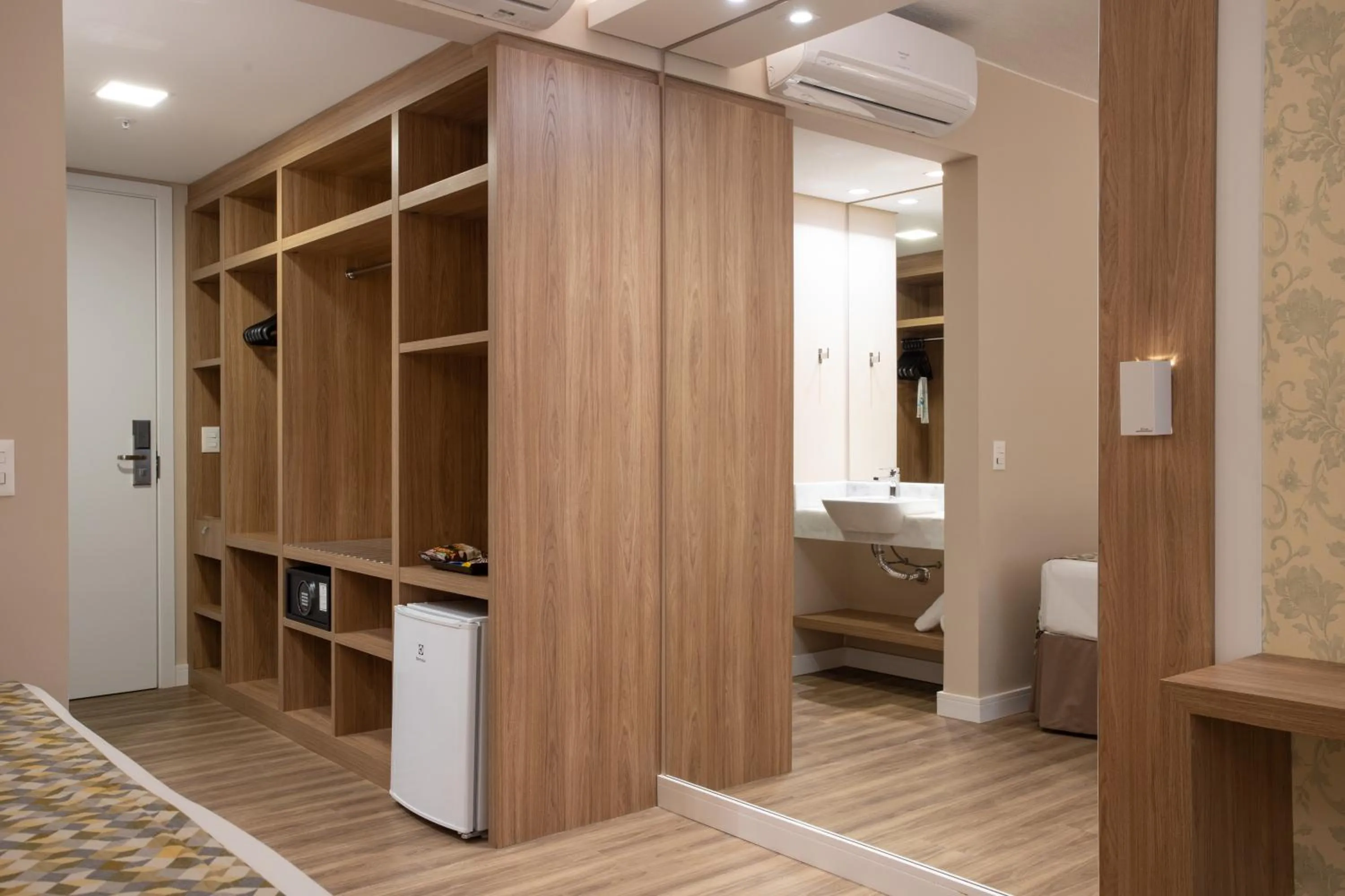 Toilet, Bed in Recanto Cataratas - Thermas, Resort e Convention