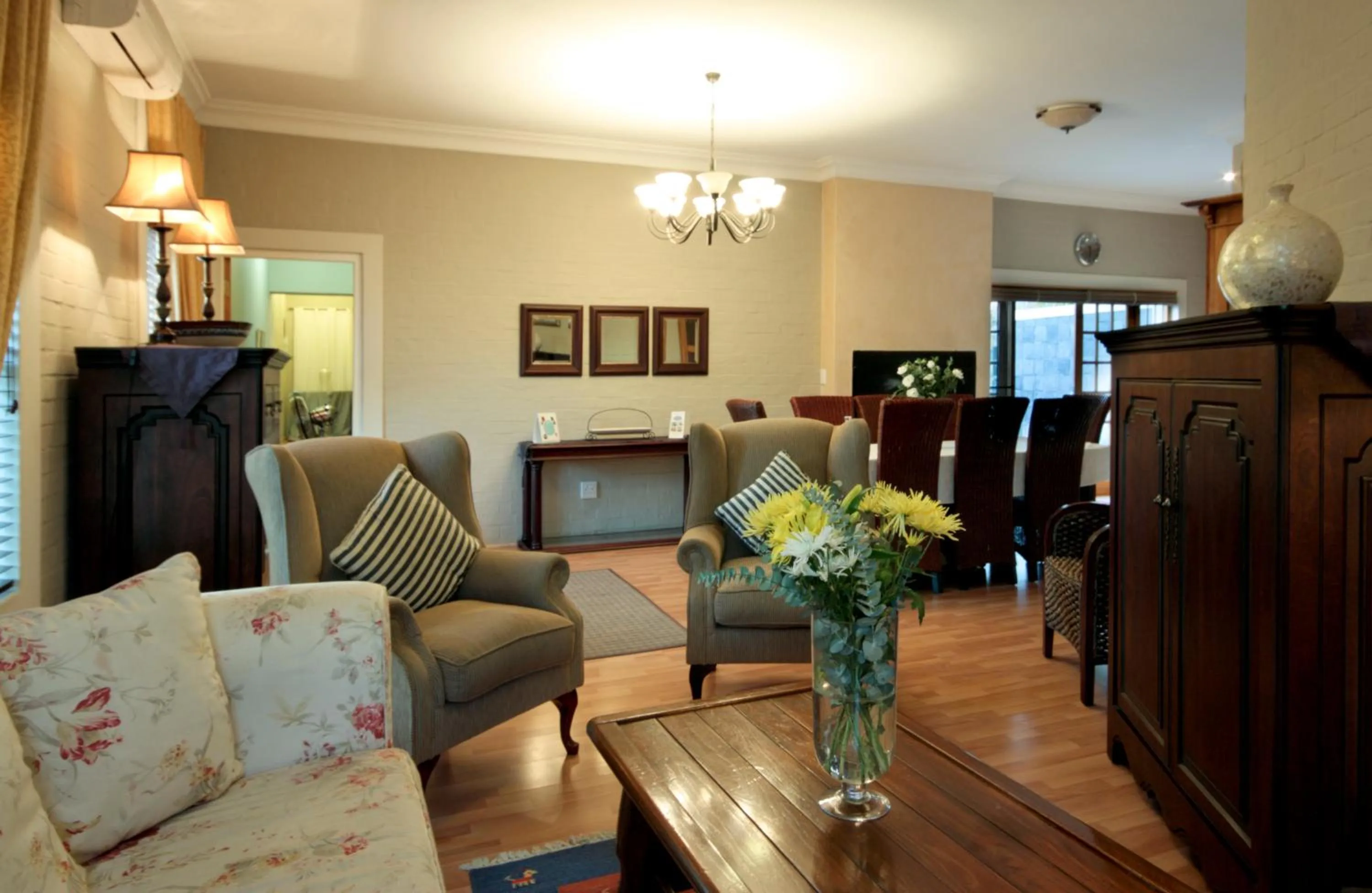 Communal lounge/ TV room in A Smart Stay Apartments