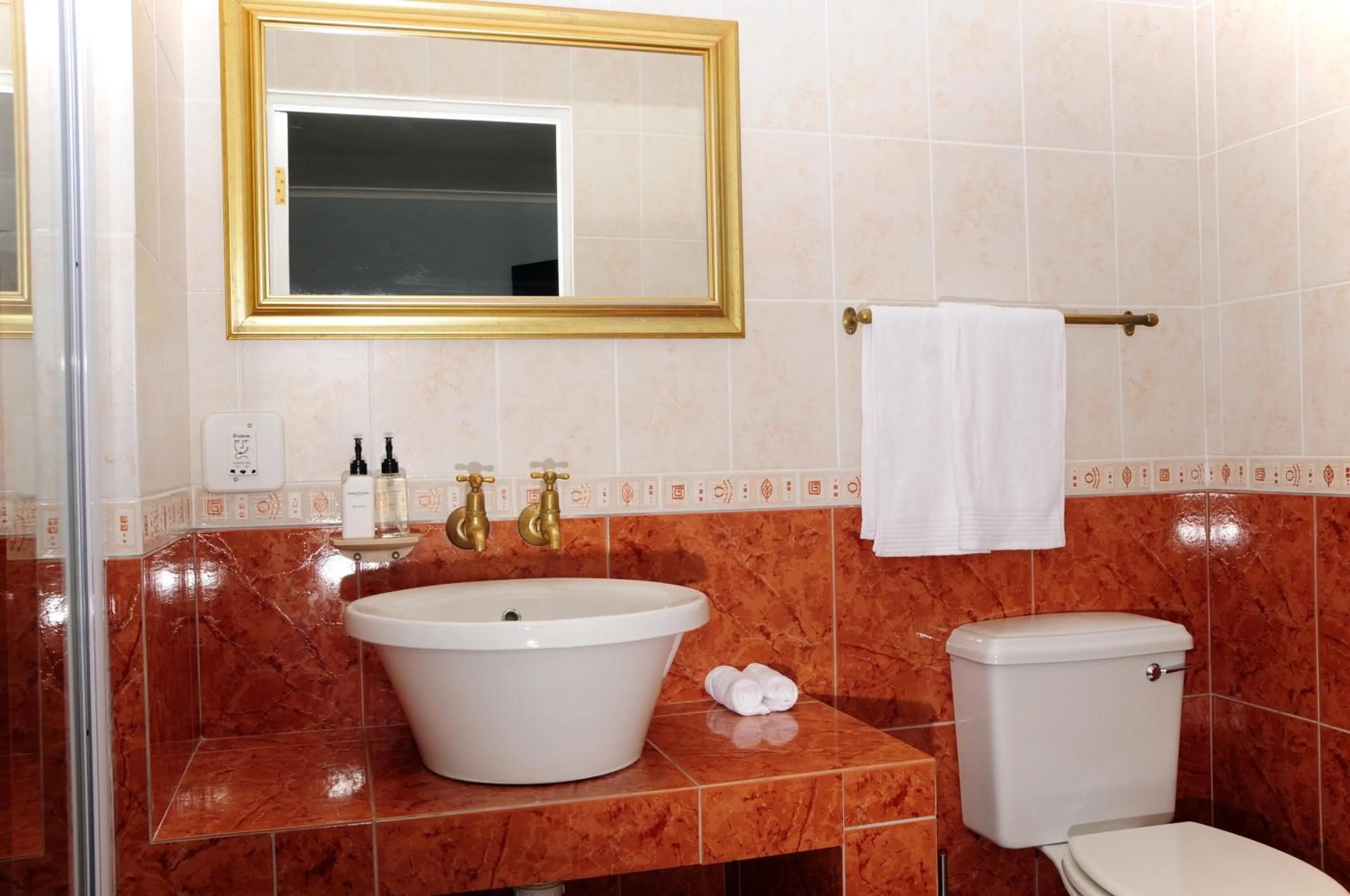 Toilet in The Salt House Guest House in Hout Bay