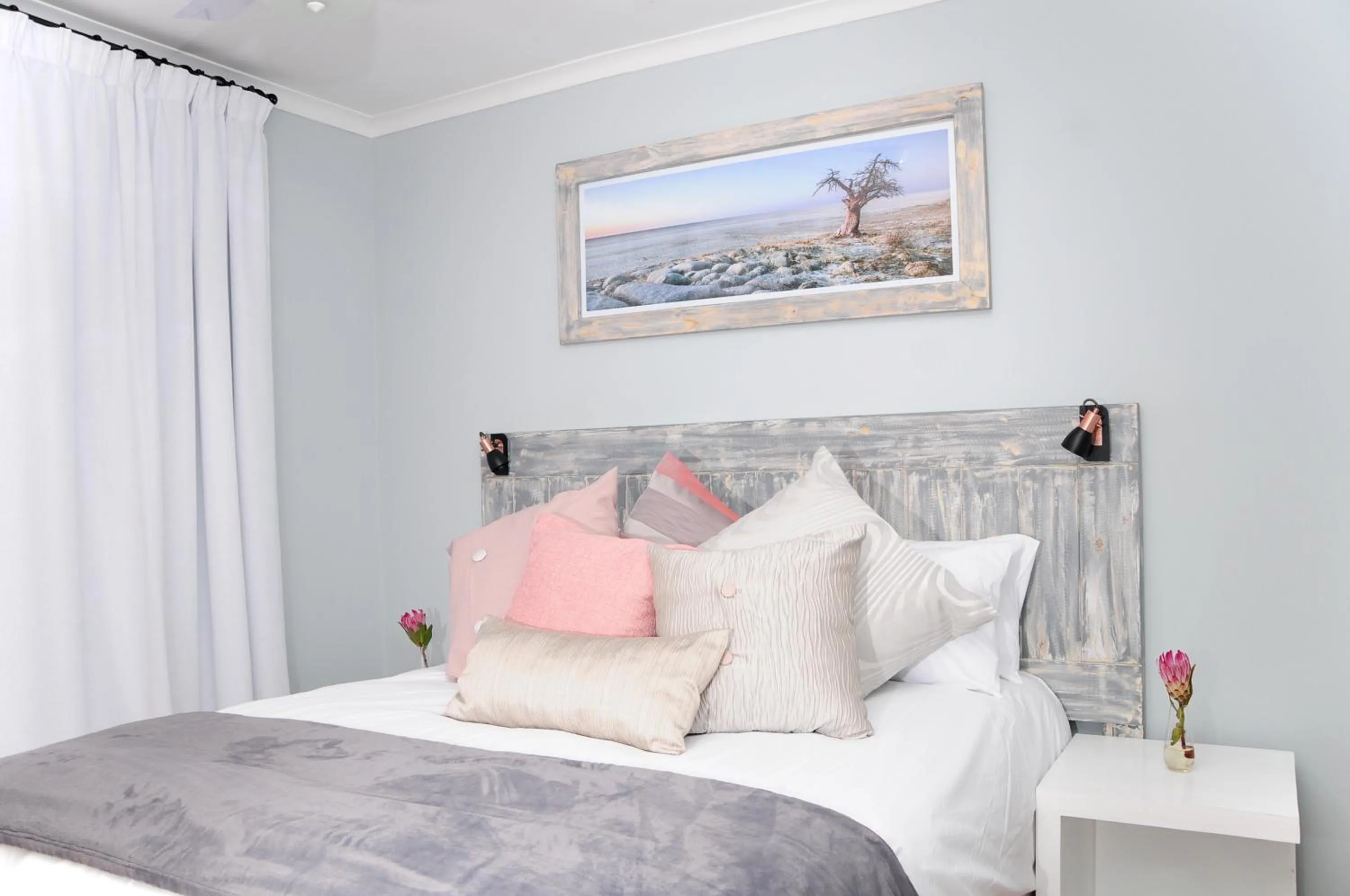 Bed in The Salt House Guest House in Hout Bay