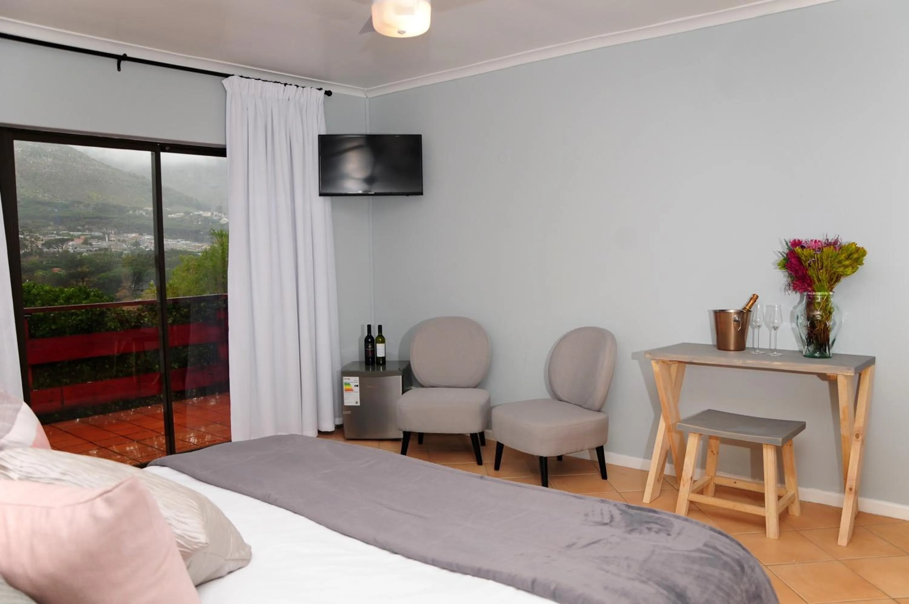 Bed in The Salt House Guest House in Hout Bay