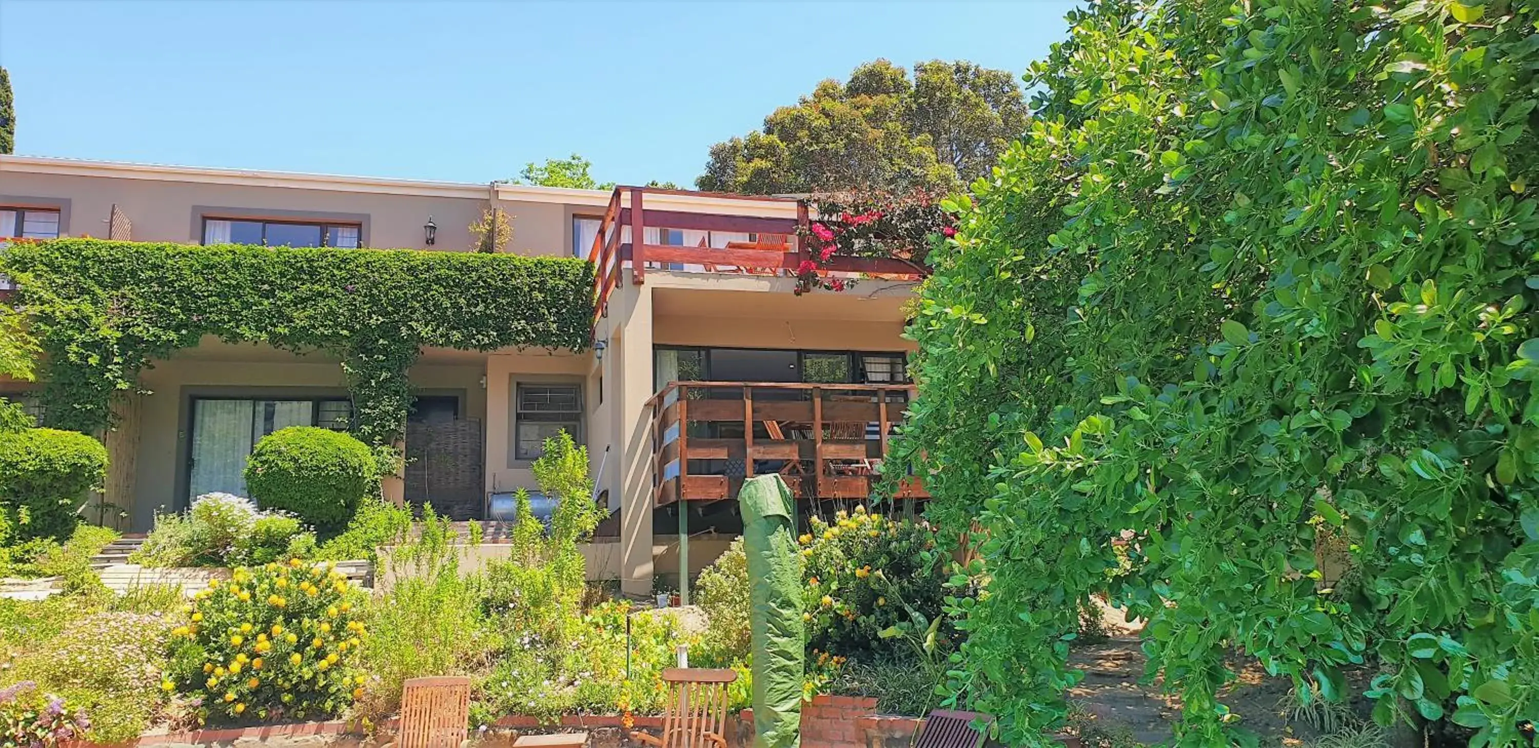 Family Apartment with Mountain & Pool view (Ground Level) in The Salt House Guest House in Hout Bay Family Apartment with Mountain & Pool view (Ground Level) in The Salt House Guest House in Hout Bay