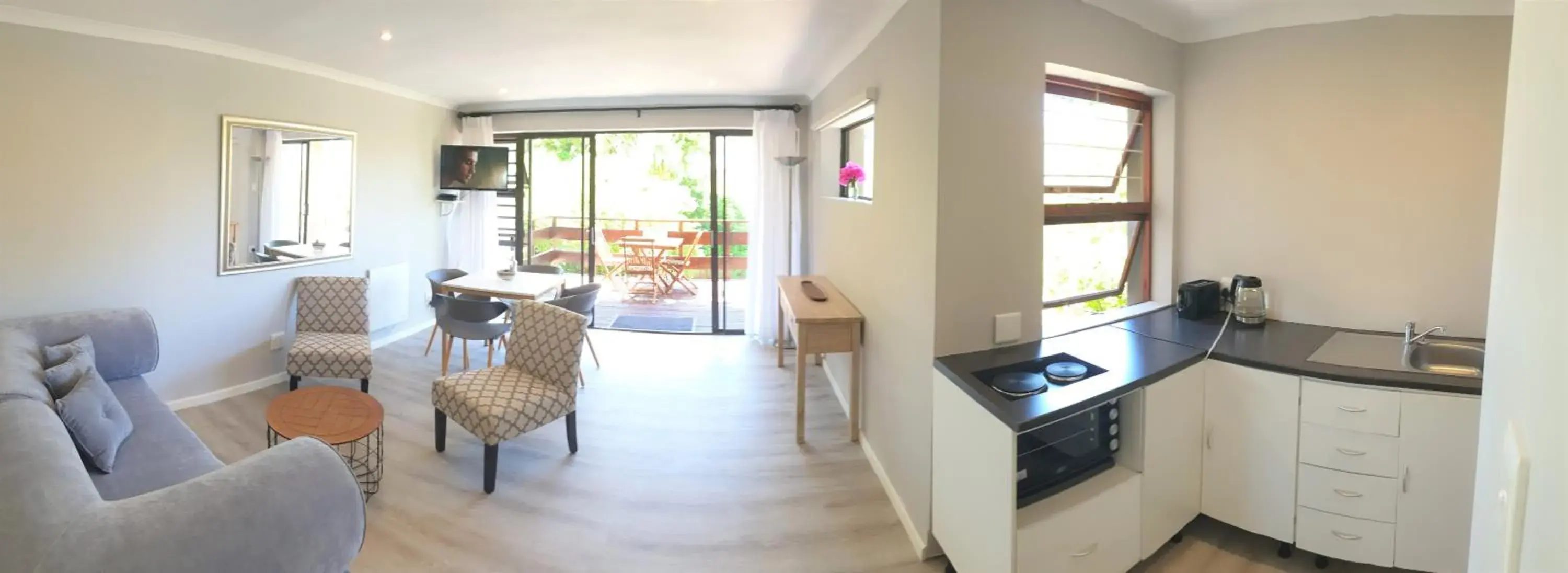 Family Apartment with Mountain & Pool view (Ground Level) in The Salt House Guest House in Hout Bay Family Apartment with Mountain & Pool view (Ground Level) in The Salt House Guest House in Hout Bay