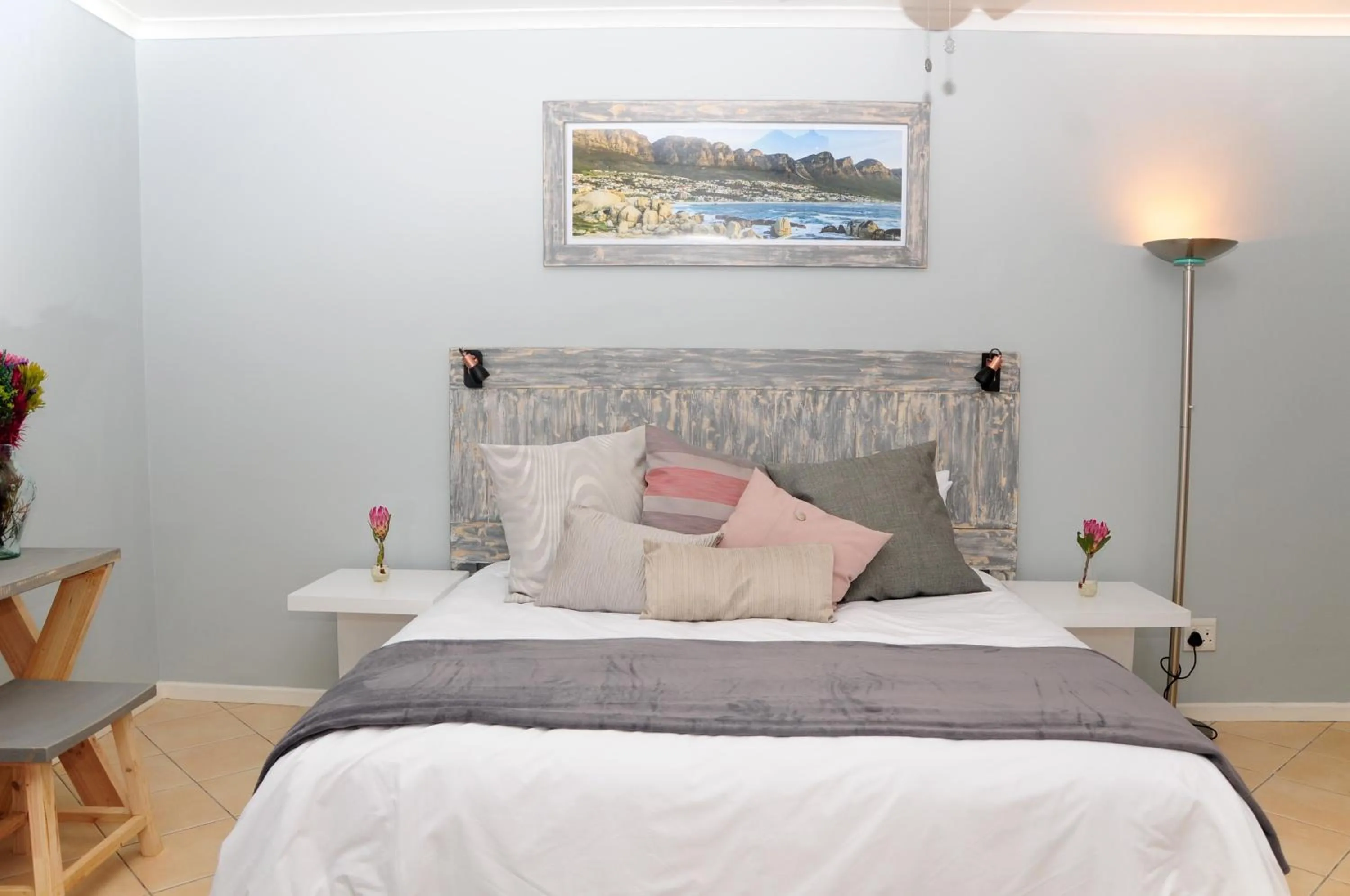 Bed in The Salt House Guest House in Hout Bay