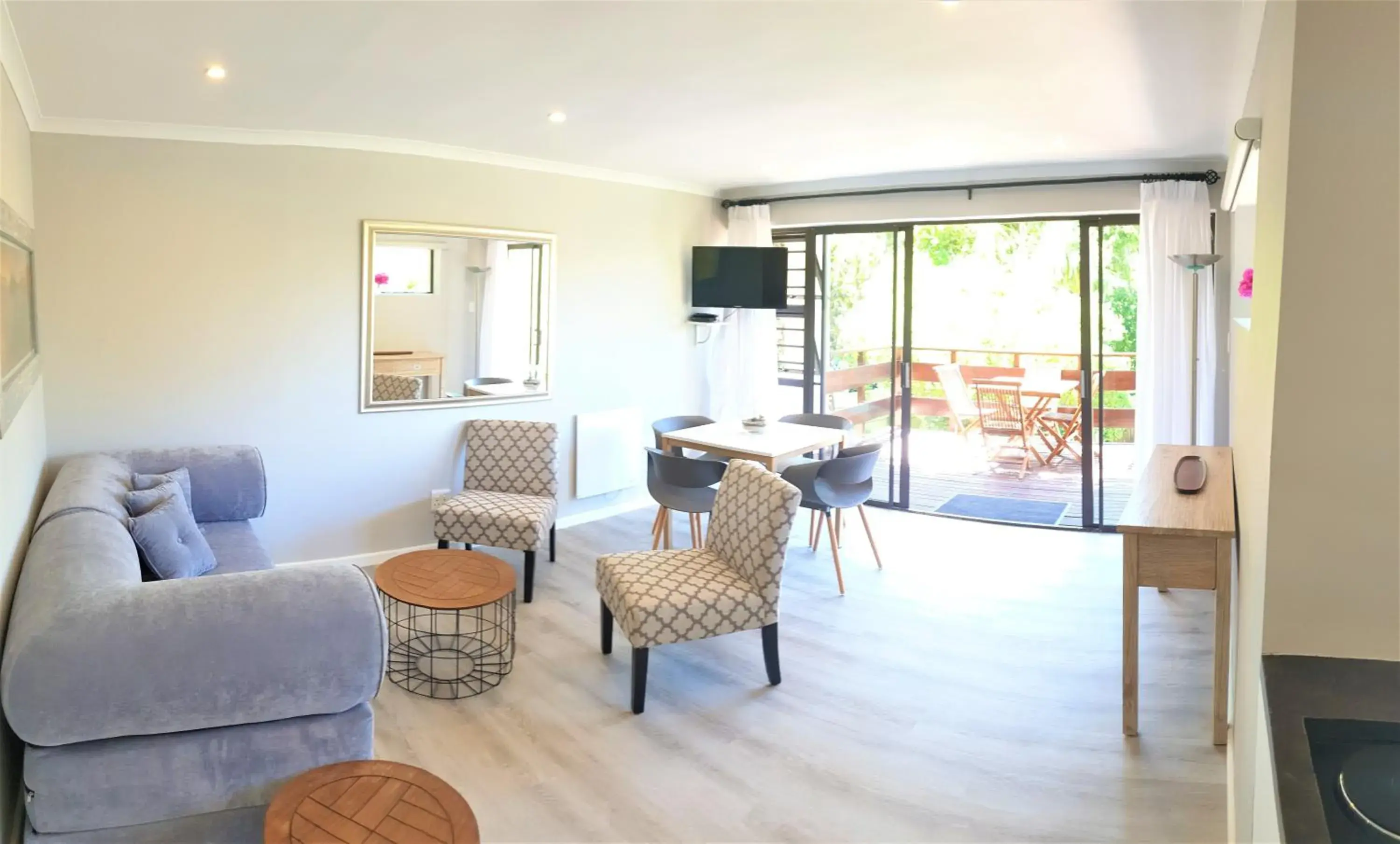 Family Apartment with Mountain & Pool view (Ground Level) in The Salt House Guest House in Hout Bay Family Apartment with Mountain & Pool view (Ground Level) in The Salt House Guest House in Hout Bay