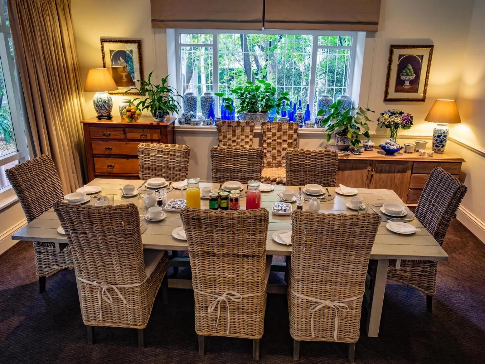 Food and drinks in Melrose Place Boutique Hotel