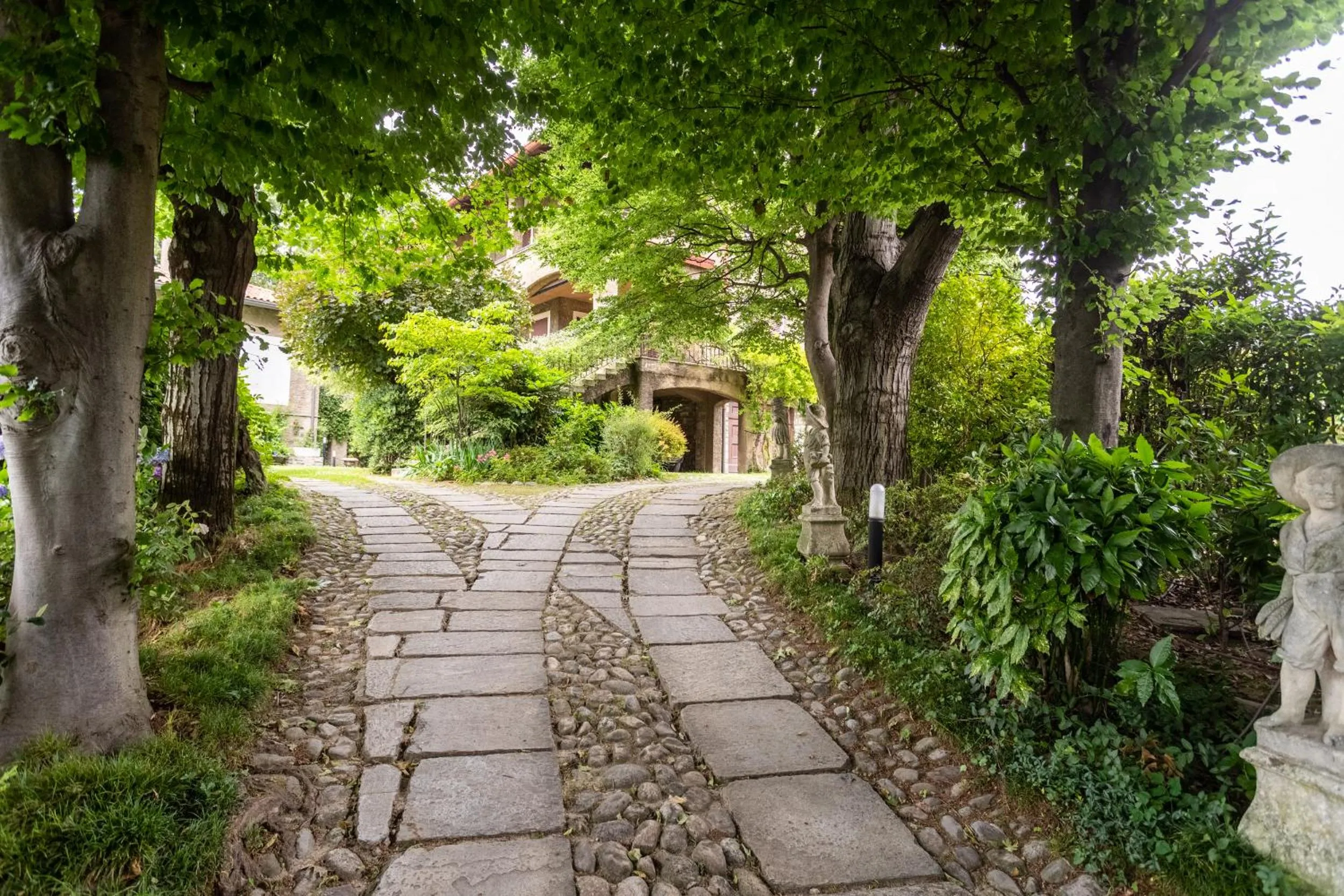 Facade/entrance in Ronco Dell'Abate - Lake Como Relais B&B