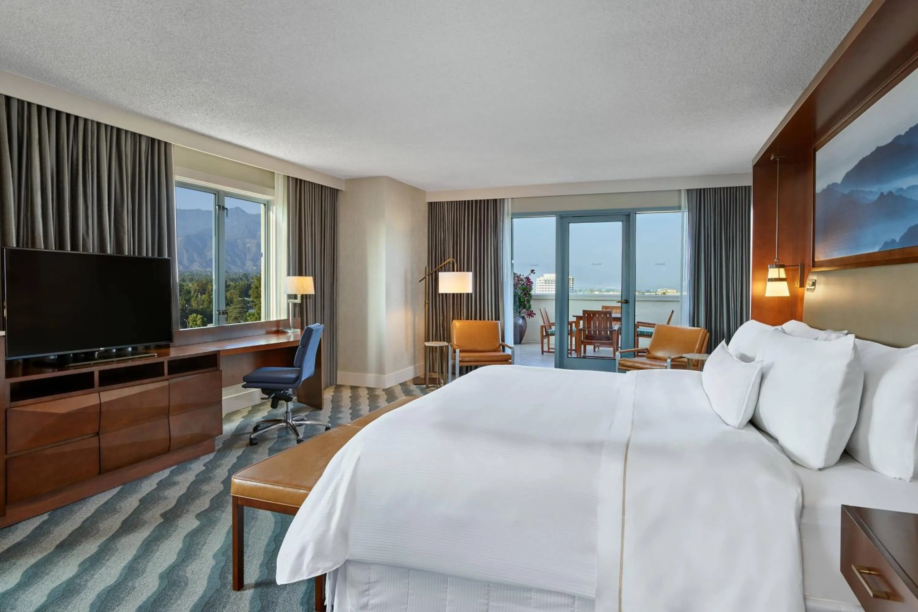 Photo of the whole room, Bed in The Westin Pasadena