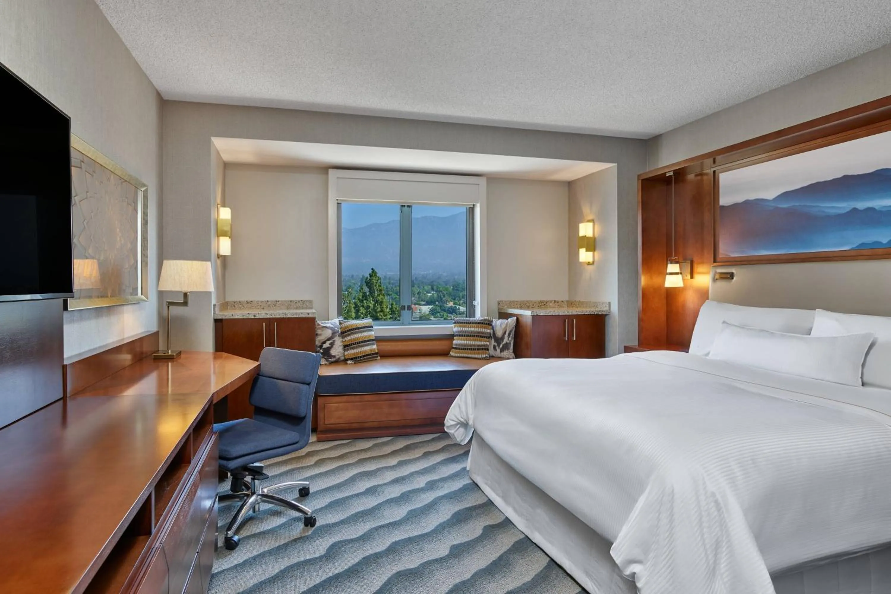 Photo of the whole room, Bed in The Westin Pasadena