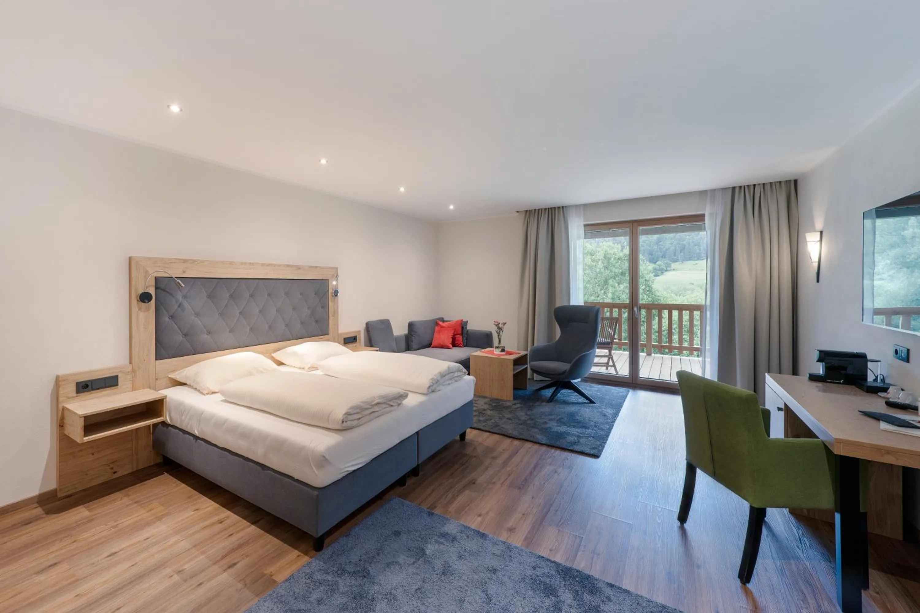 Photo of the whole room, Bed in Golf- und Sporthotel Moarhof