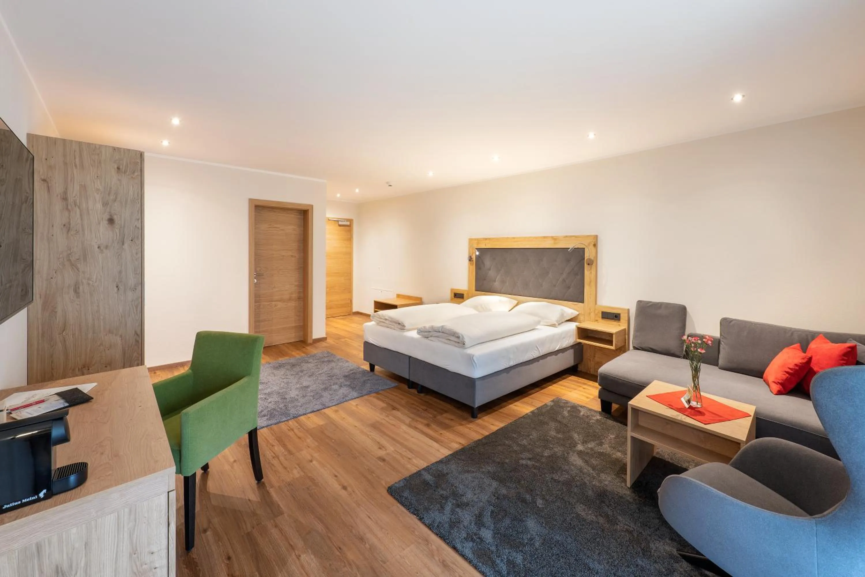 Photo of the whole room, Bed in Golf- und Sporthotel Moarhof