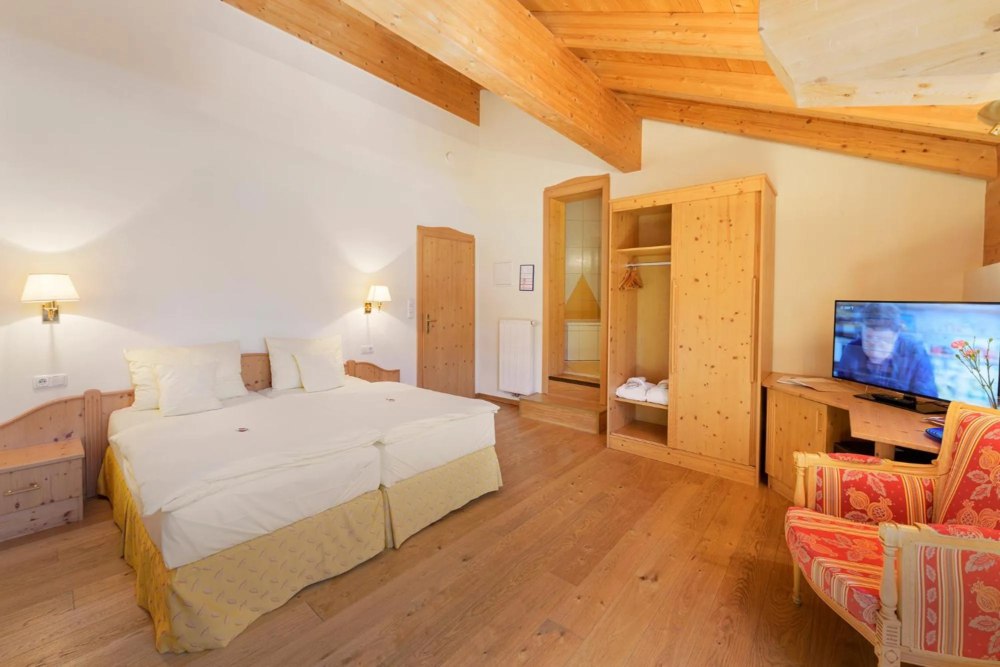 Photo of the whole room, Bed in Golf- und Sporthotel Moarhof