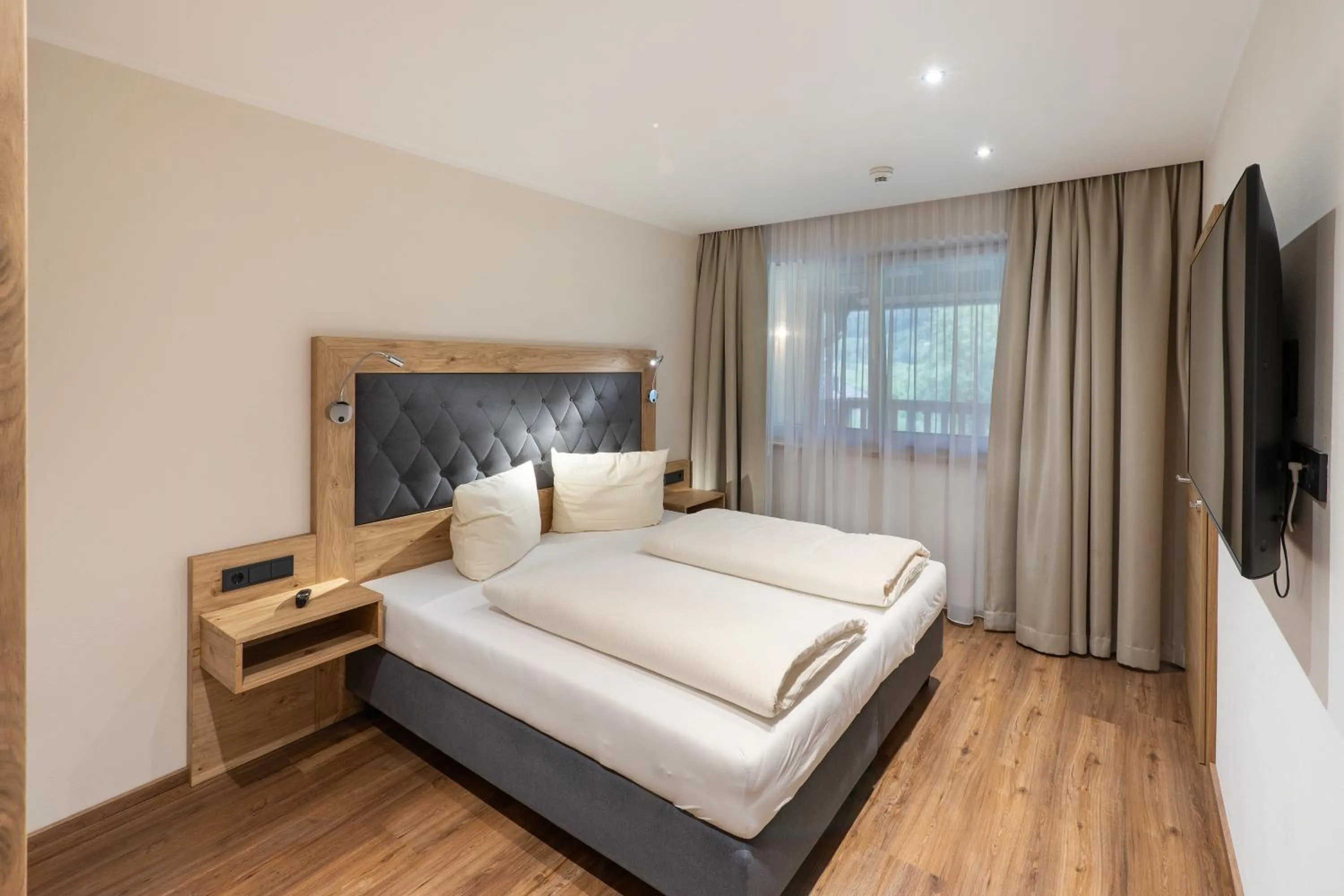 Photo of the whole room, Bed in Golf- und Sporthotel Moarhof