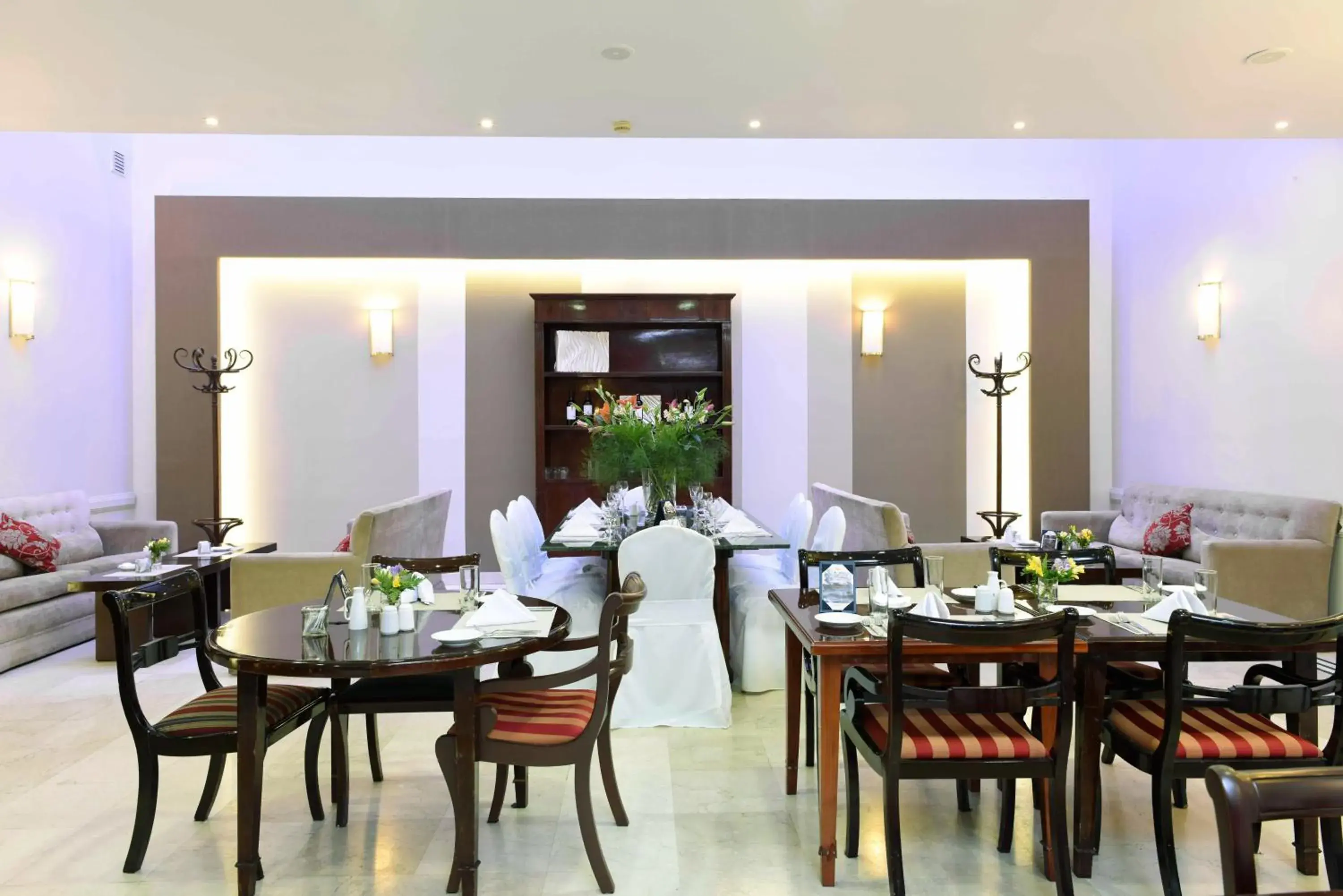 Lounge or bar in Argenta Tower Hotel & Suites Lounge or bar in Argenta Tower Hotel & Suites