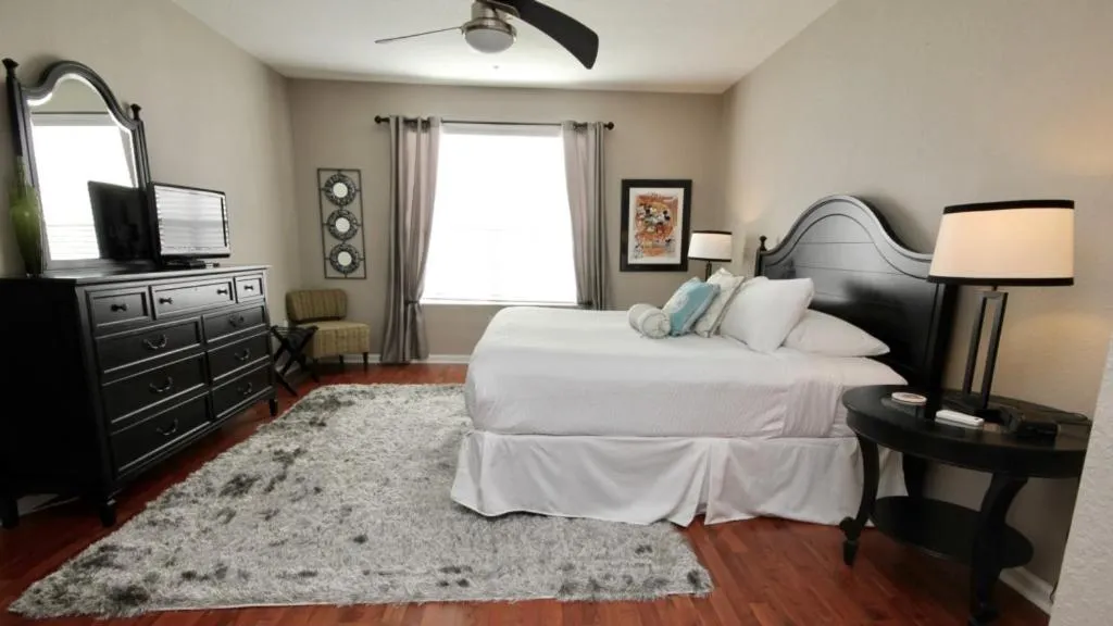 Bedroom, Bed in Cayview Condo #231536