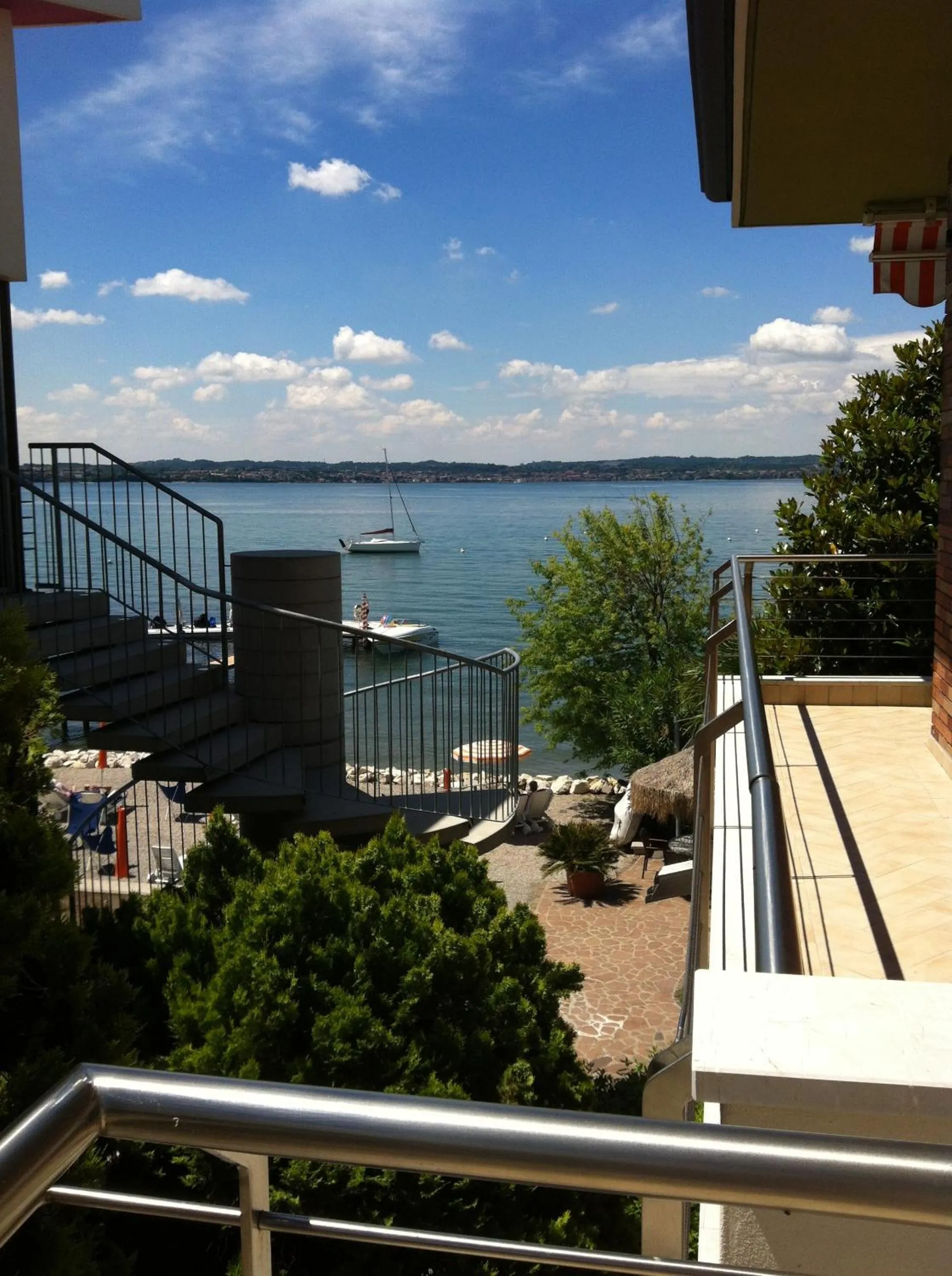 Day in Le Petit Du Lac